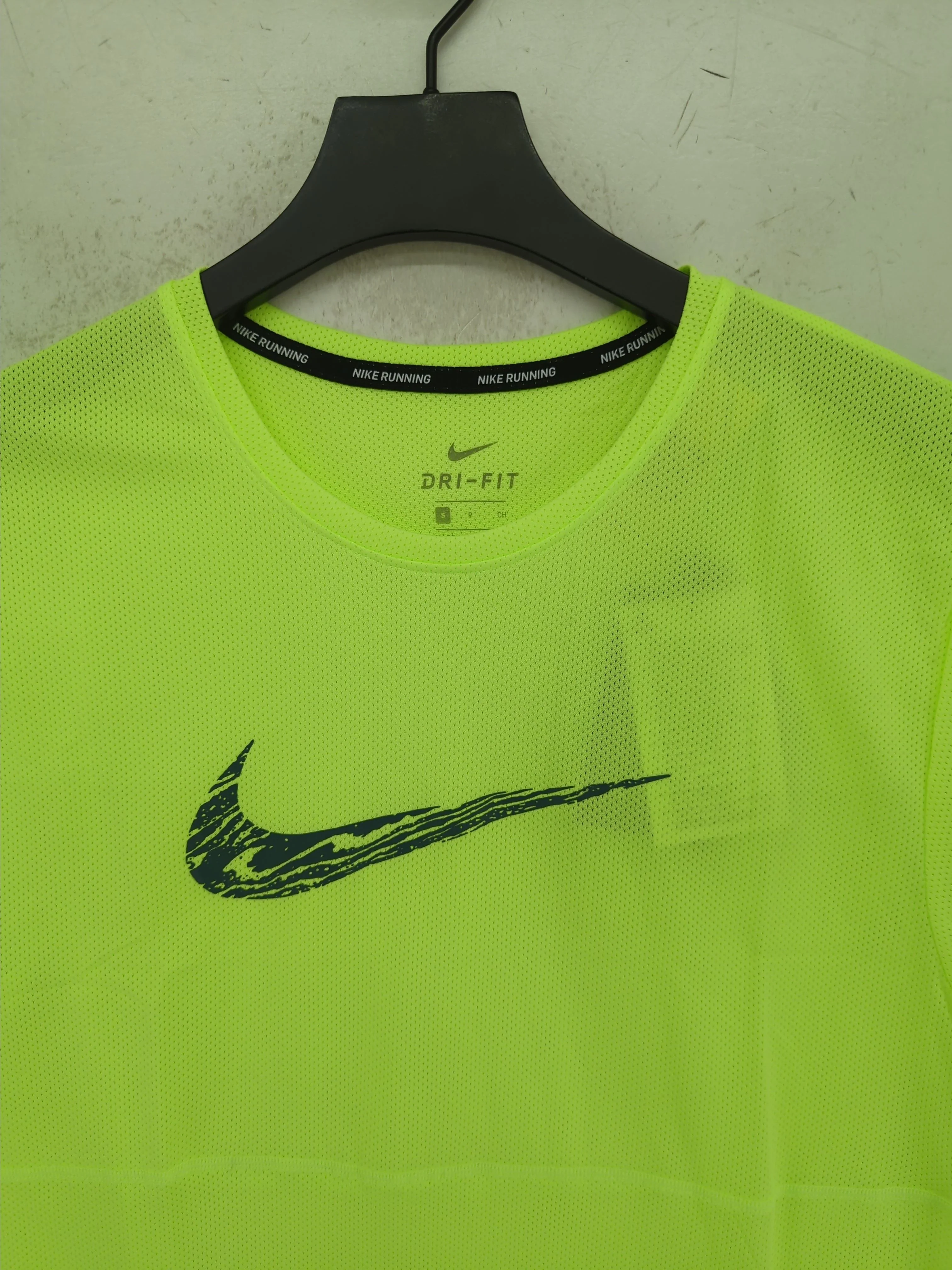 Nike Men's T-Shirt S Green Graphic 100% Polyester Crew Neck Basic New with tags - Image 3