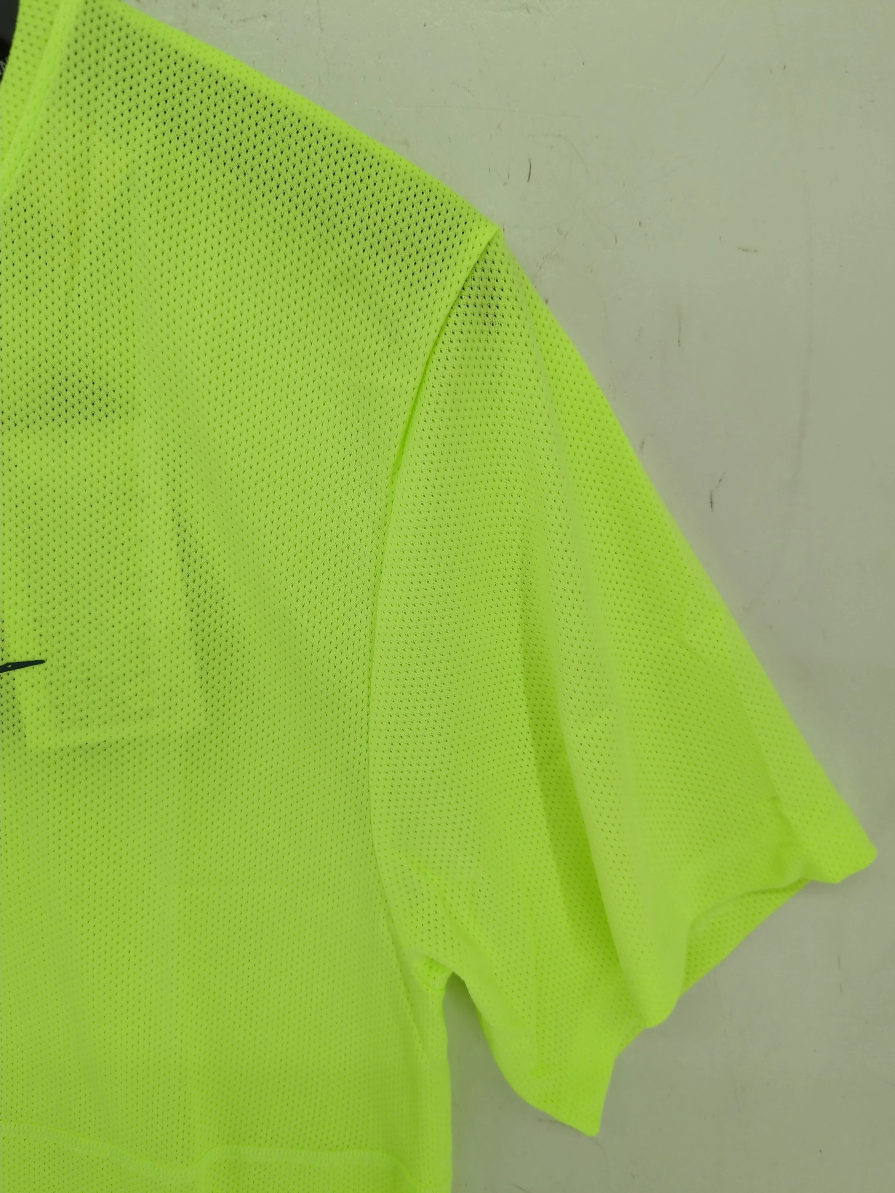Nike Men's T-Shirt S Green Graphic 100% Polyester Crew Neck Basic New with tags - Image 4