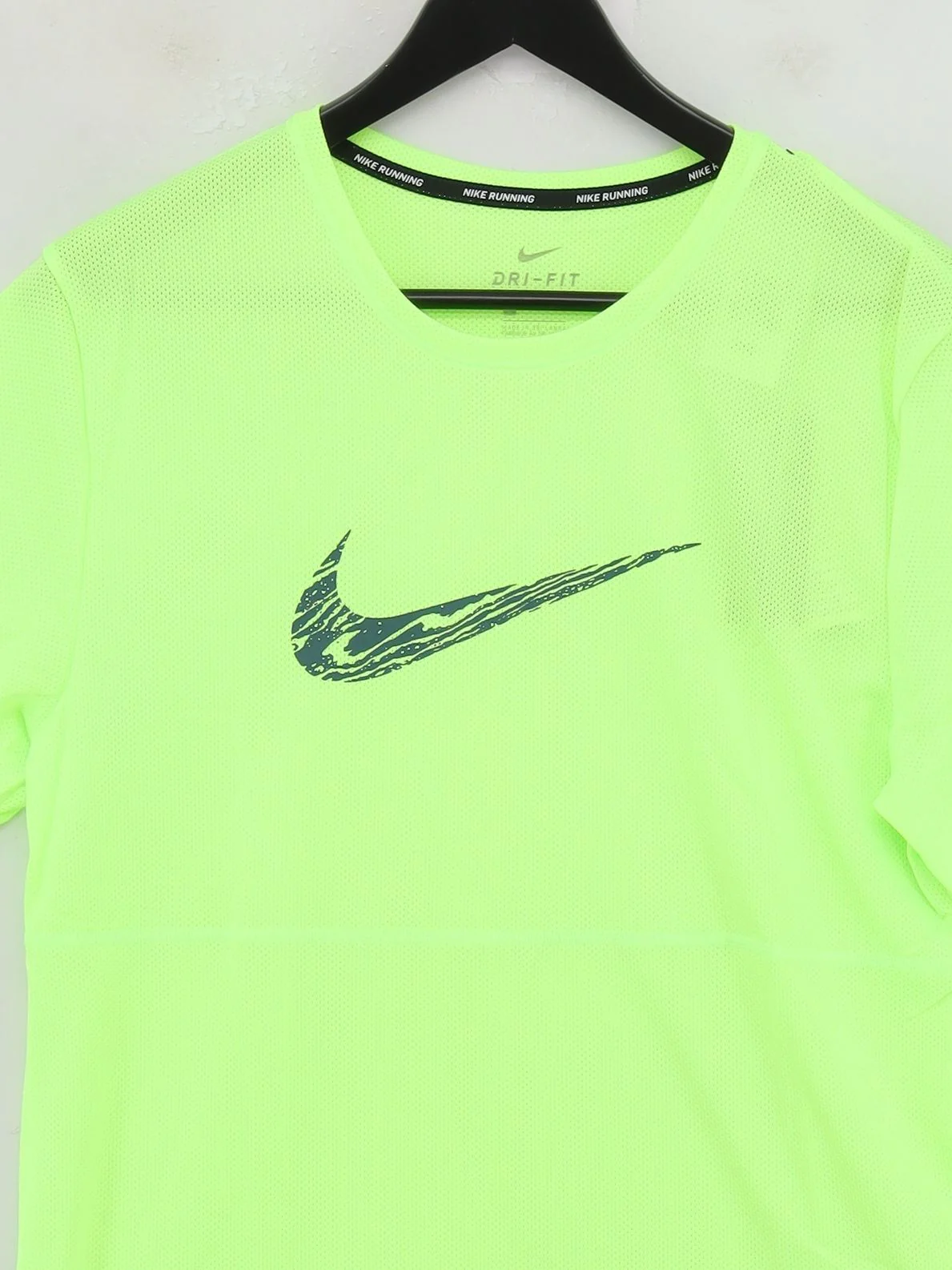 Nike Men's T-Shirt S Green Graphic 100% Polyester Crew Neck Basic New with tags - Image 3