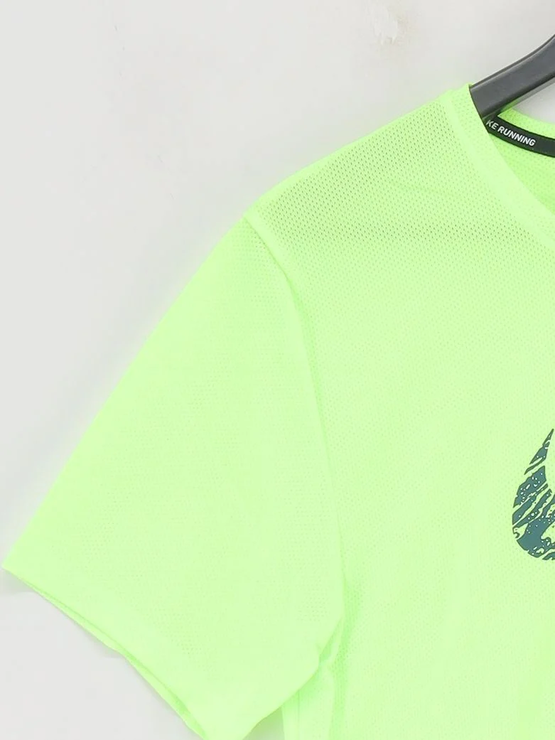 Nike Men's T-Shirt S Green Graphic 100% Polyester Crew Neck Basic New with tags - Image 4