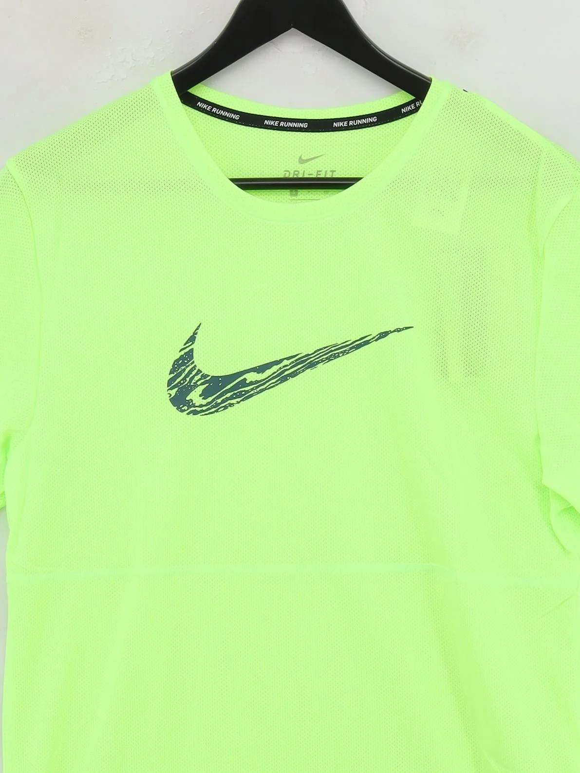 Nike Men's T-Shirt S Green Graphic 100% Polyester Crew Neck Basic New with tags - Image 3