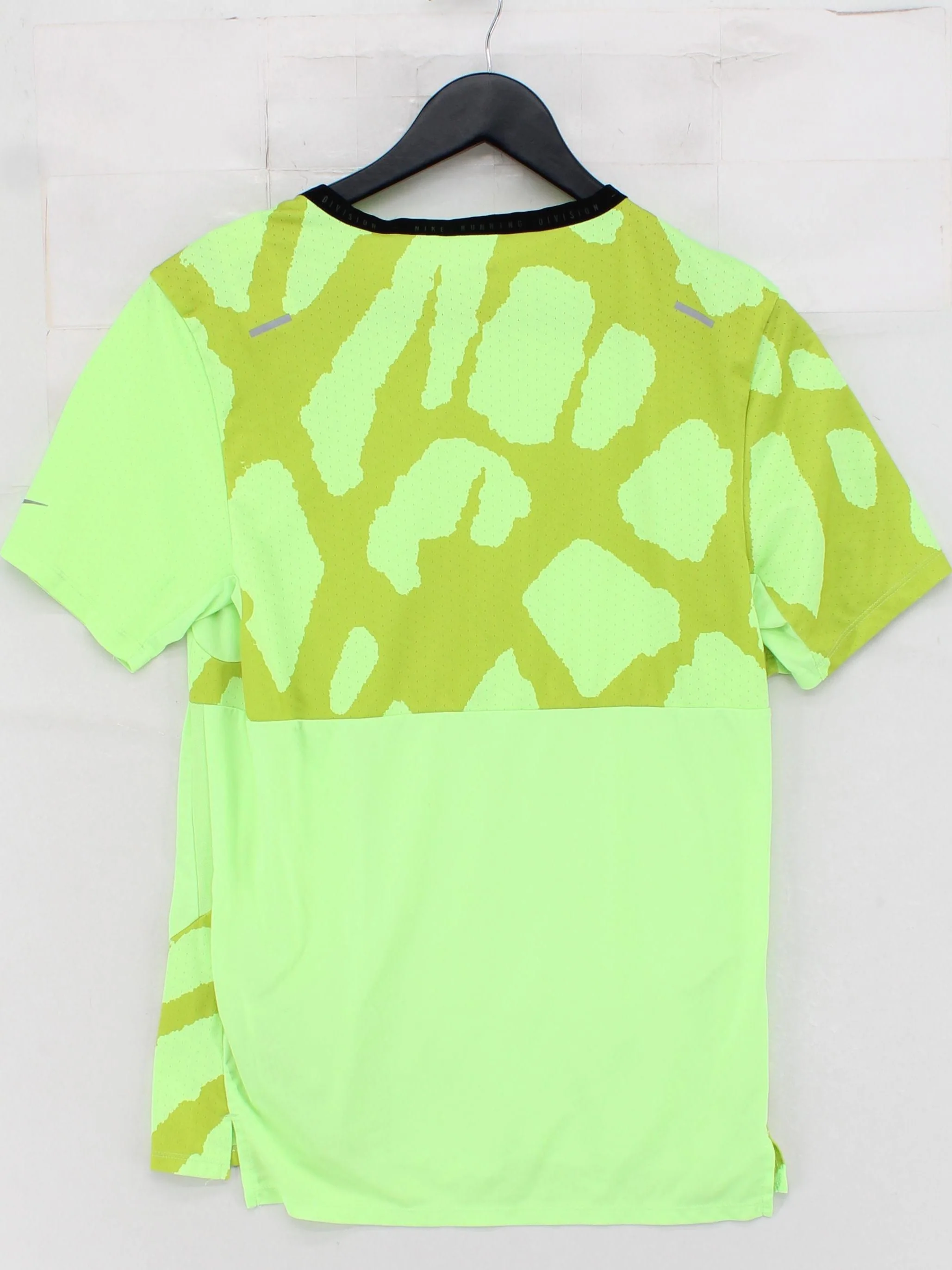 Nike Men's T-Shirt S Yellow Graphic Polyester with Elastane Round Neck Basic - Image 2