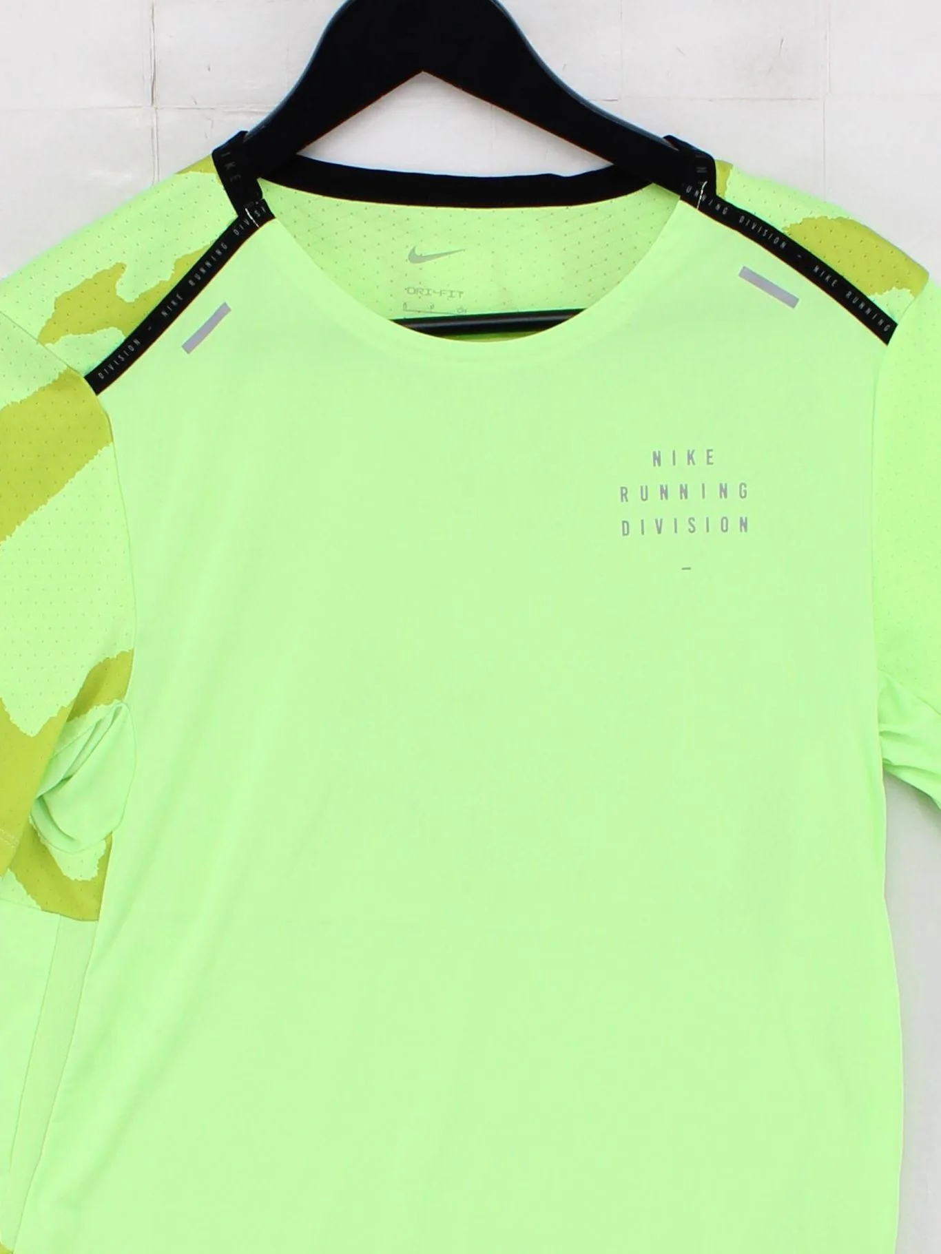 Nike Men's T-Shirt S Yellow Graphic Polyester with Elastane Round Neck Basic - Image 3