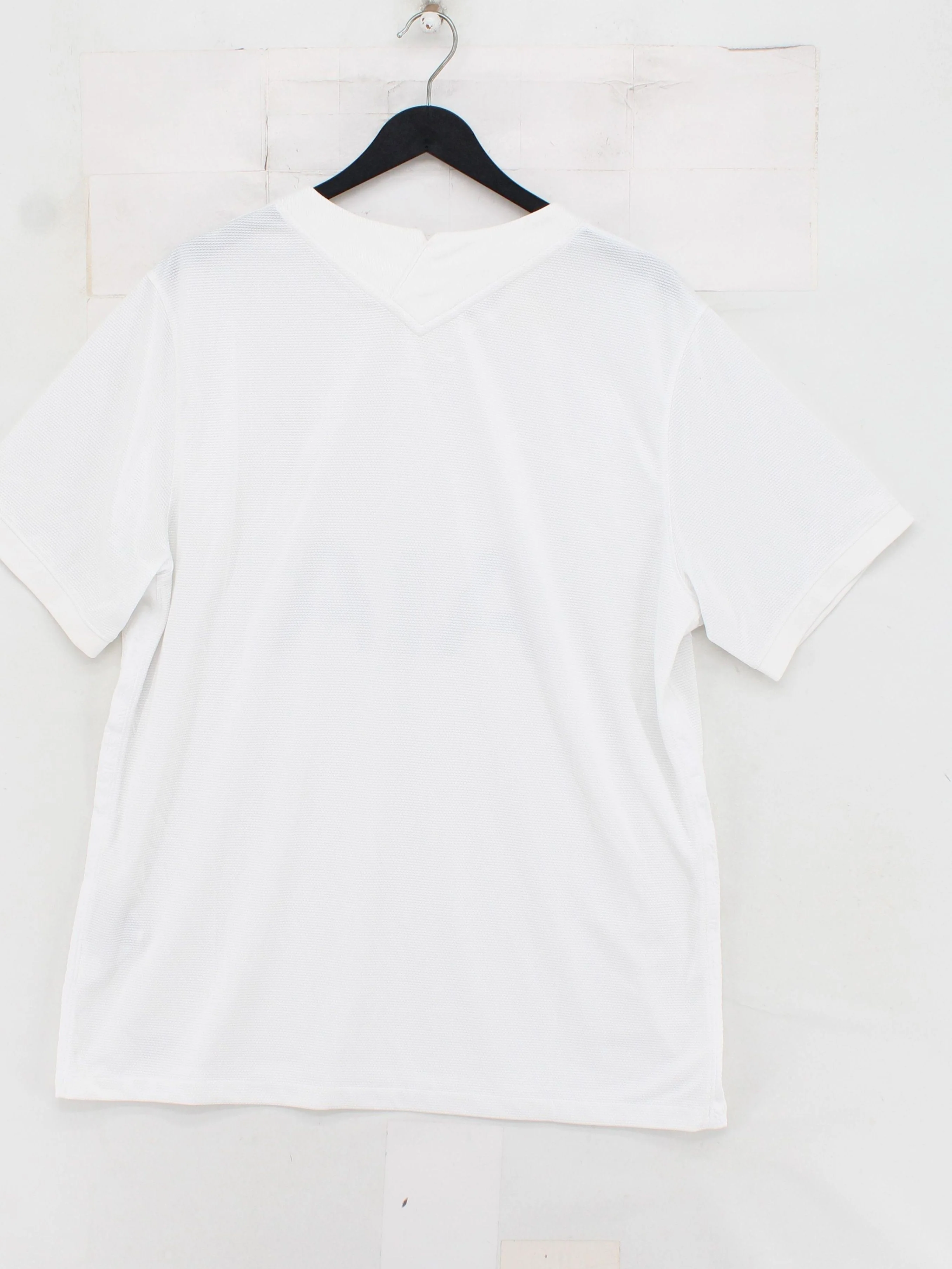 Nike Men's T-Shirt XL White Graphic 100% Polyester V-Neck Basic - Image 2