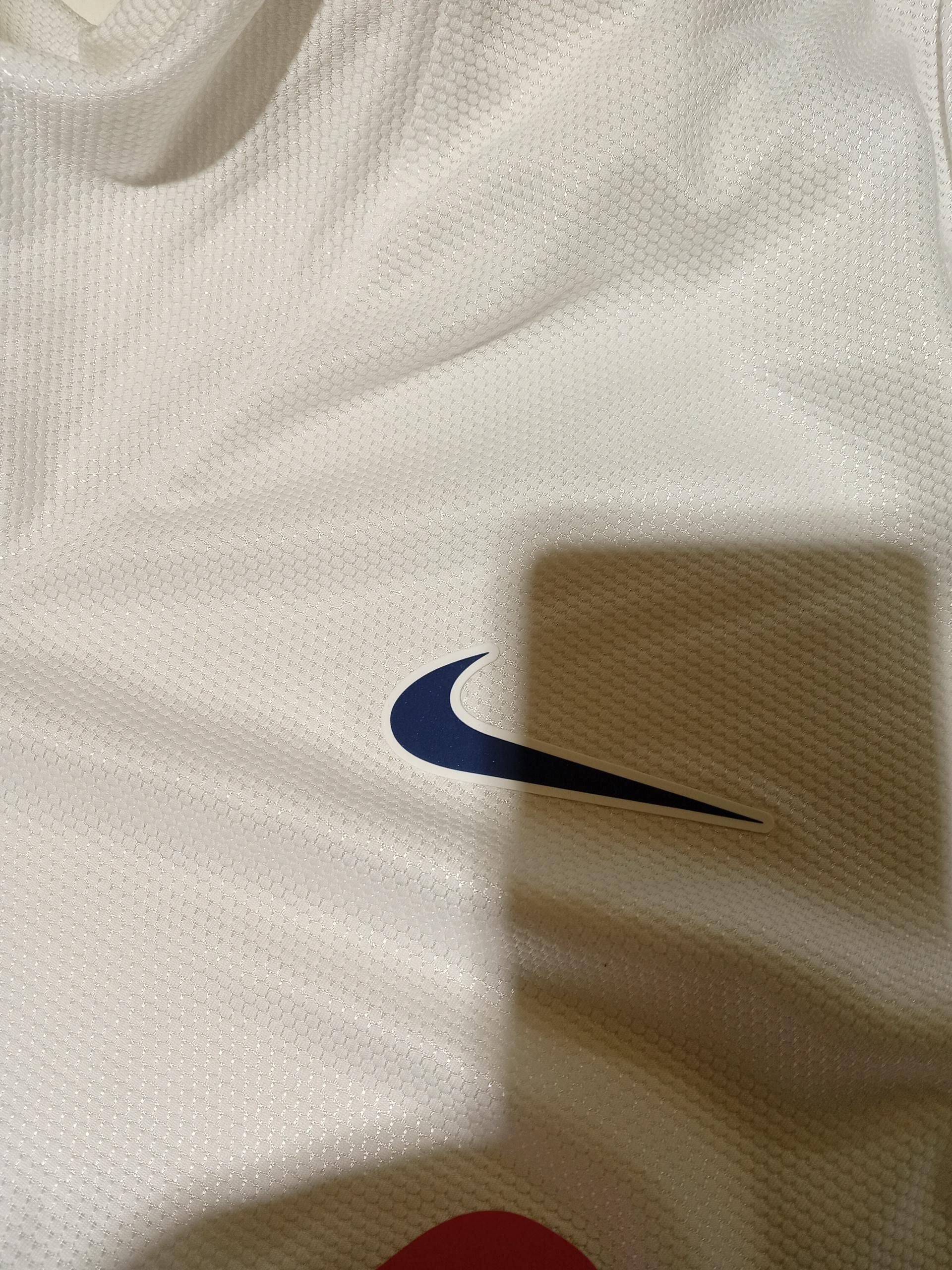 Nike Men's T-Shirt XL White Graphic 100% Polyester V-Neck Basic - Image 5