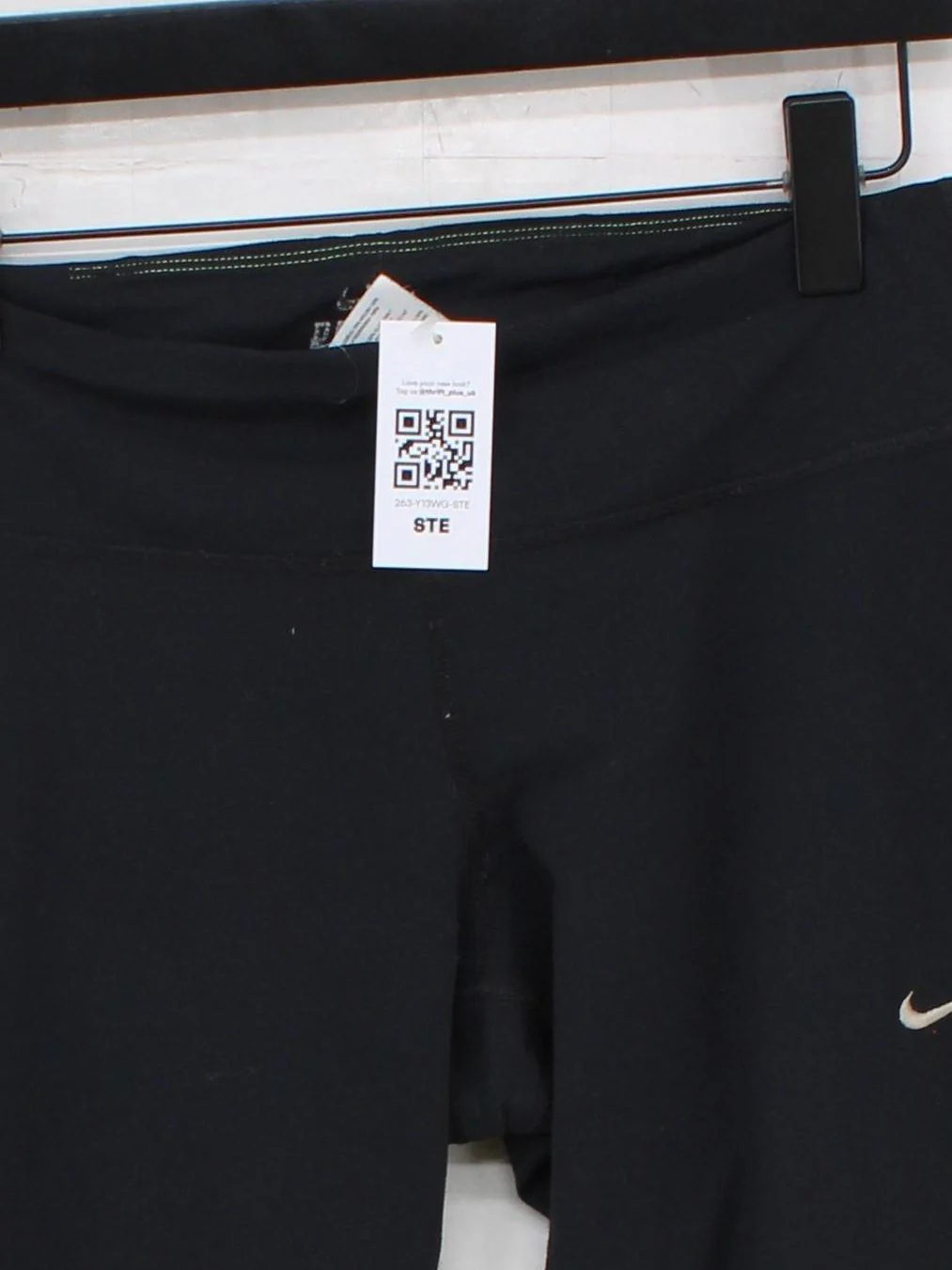 Nike Women's Leggings M Black Nylon with Elastane Capri - Image 3