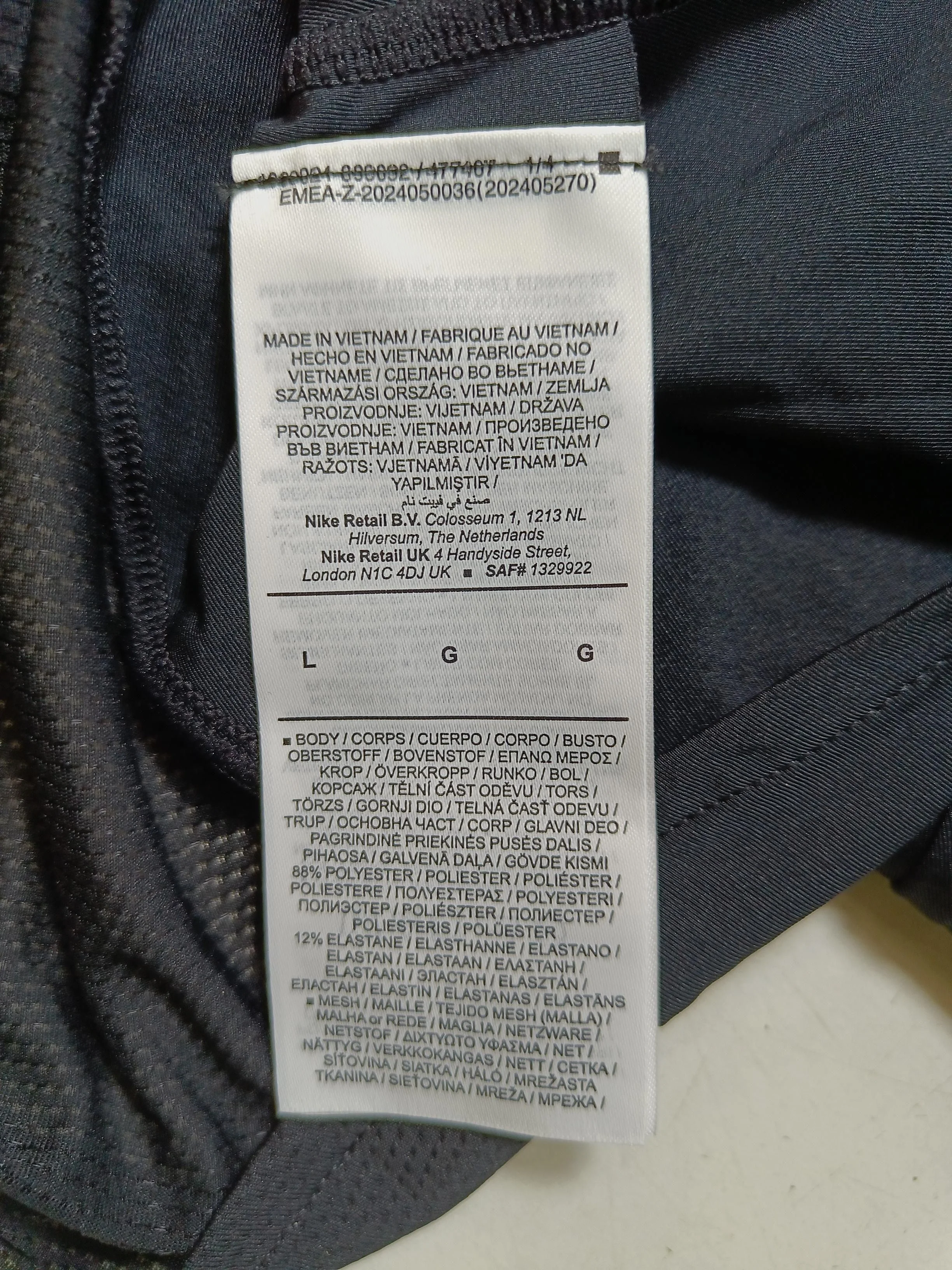 Nike Women's T-Shirt L Black Graphic Polyester with Elastane Basic New with tags - Image 6