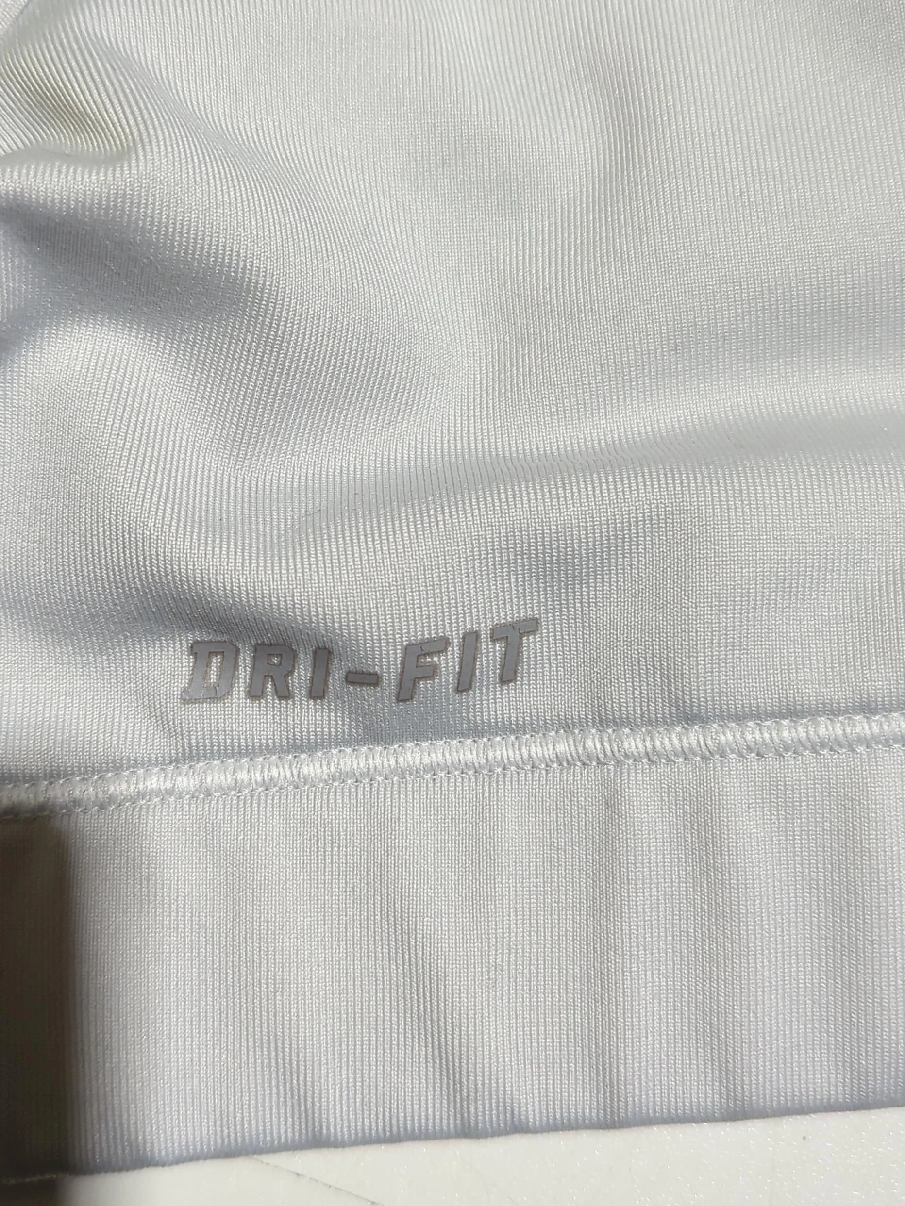 Nike Women's T-Shirt M White Polyester with Elastane Sleeveless Basic - Image 6