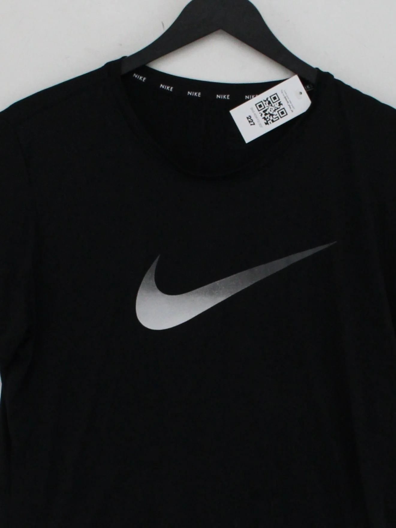 Nike Women's T-Shirt S Black Graphic 100% Polyester Basic - Image 3