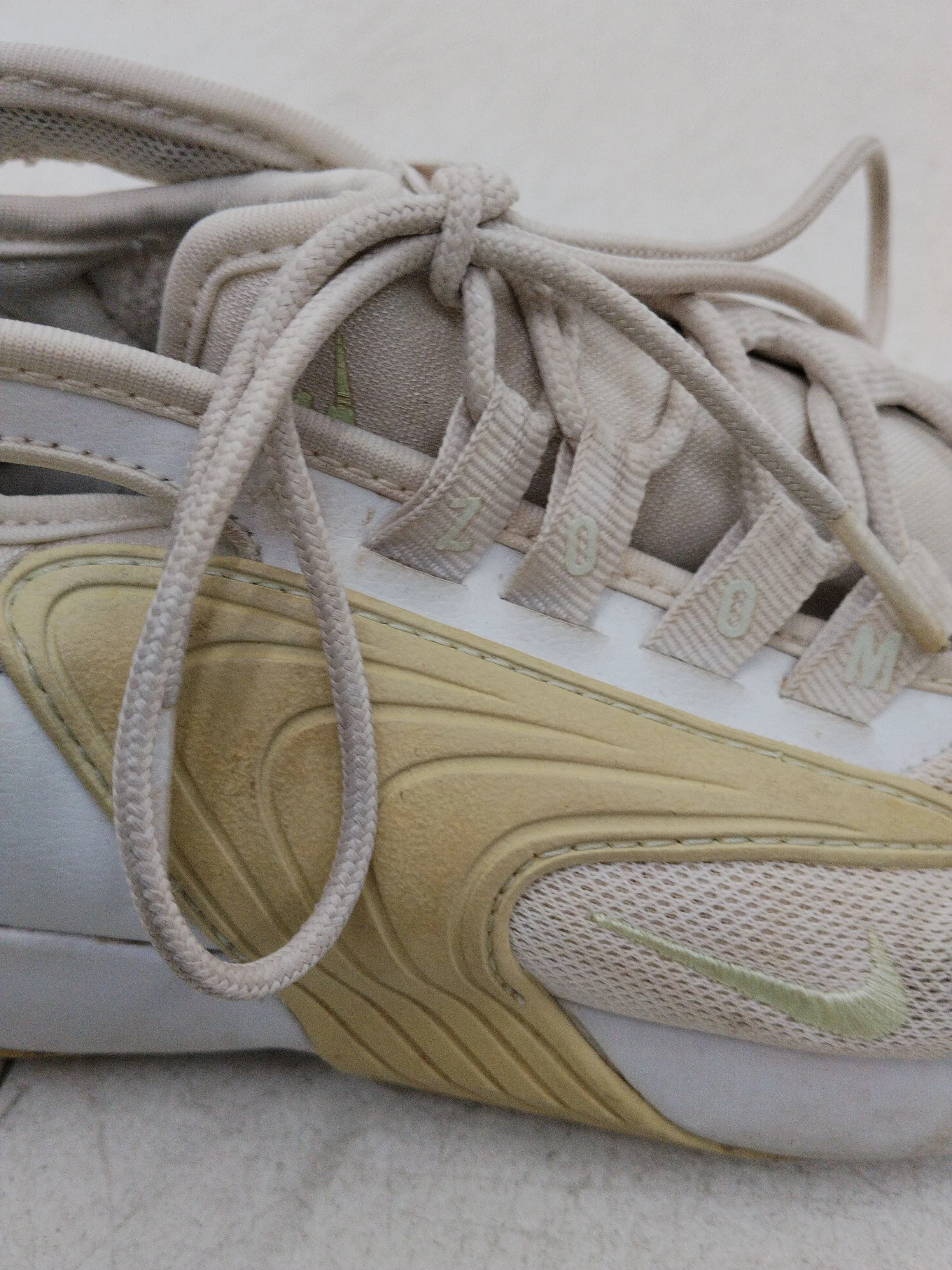 Nike Women's Trainers UK3 in White - Image 8