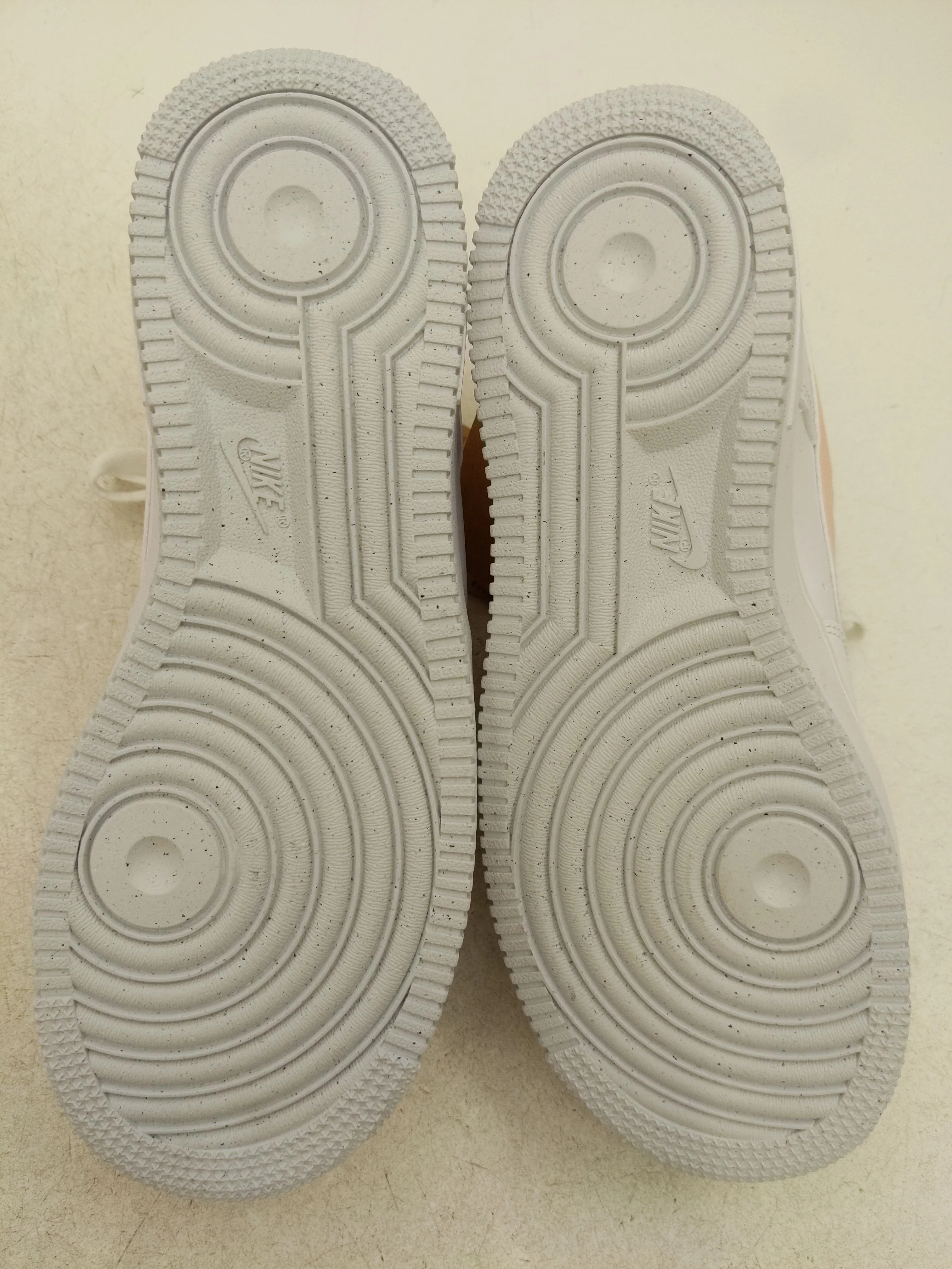 Nike Women's Trainers UK4.5 in White RRP £109.5 - Image 7