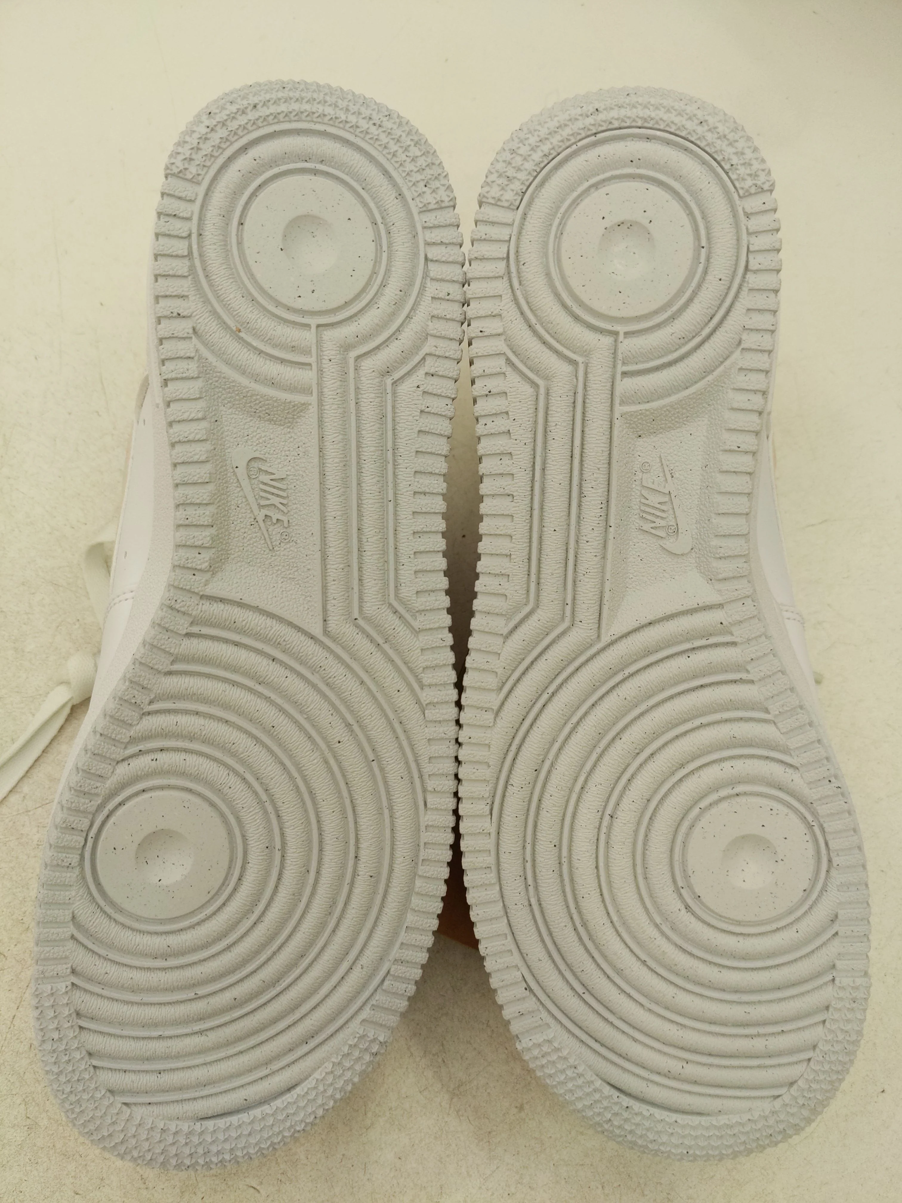 Nike Women's Trainers UK5.5 in White RRP £109.5 - Image 7
