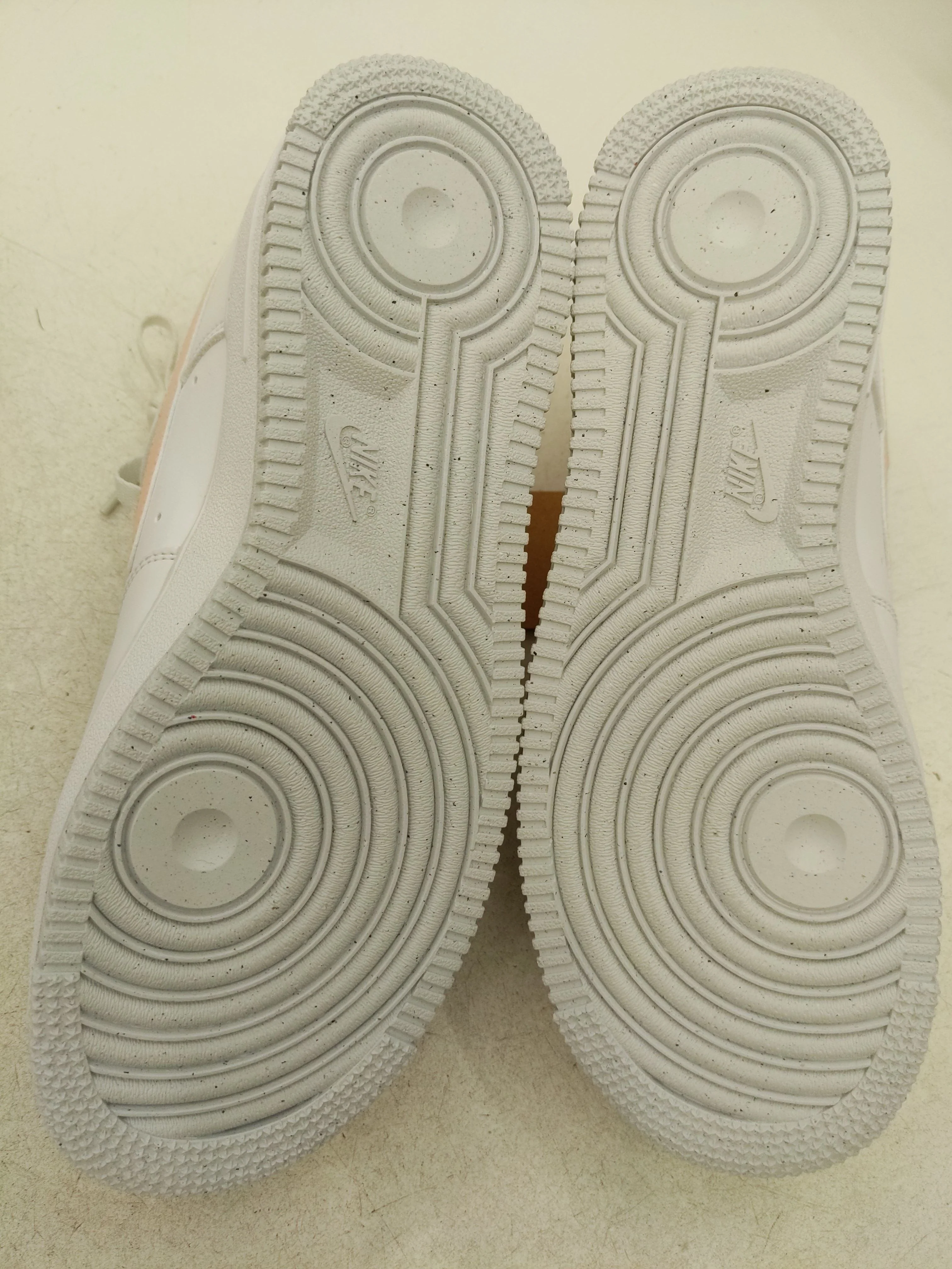 Nike Women's Trainers UK5.5 in White RRP £109.5 - Image 7