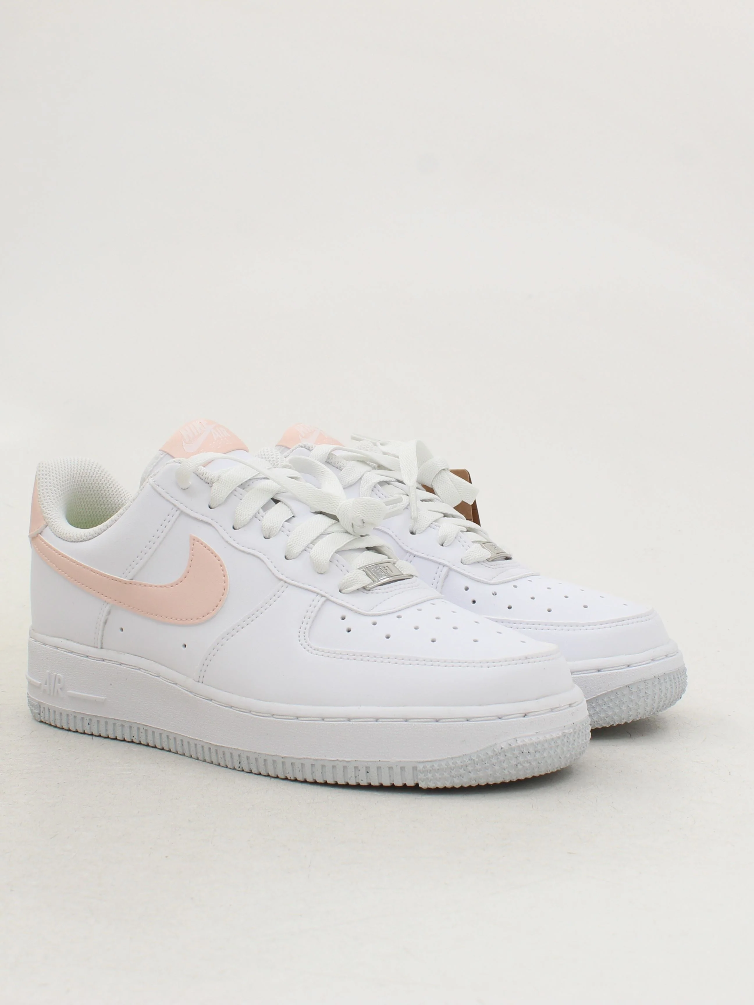 Nike Women's Trainers UK5.5 in White RRP £109.5 - Image 4