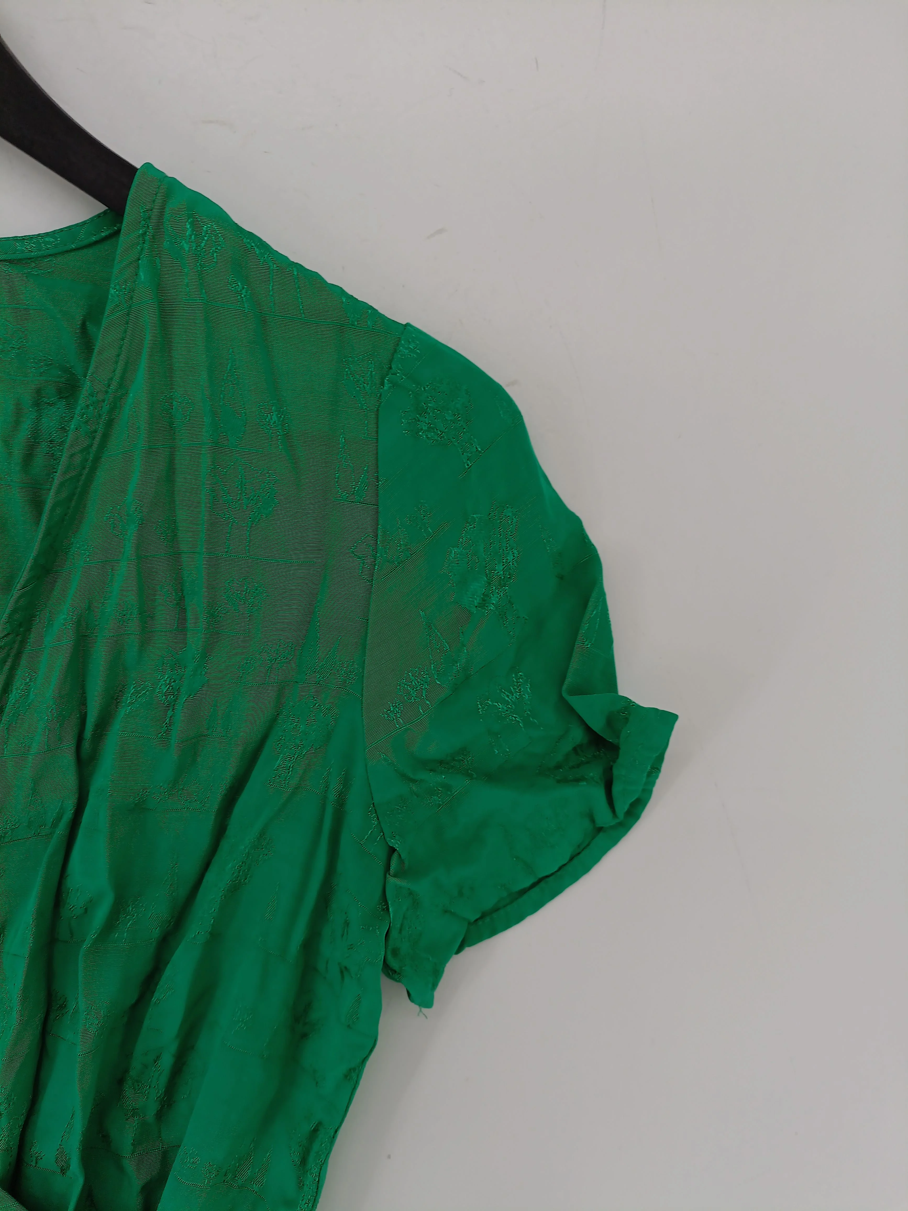 Oliver Bonas Women's Top UK 6 Green 100% Viscose Short Sleeve V-Neck Basic - Image 4