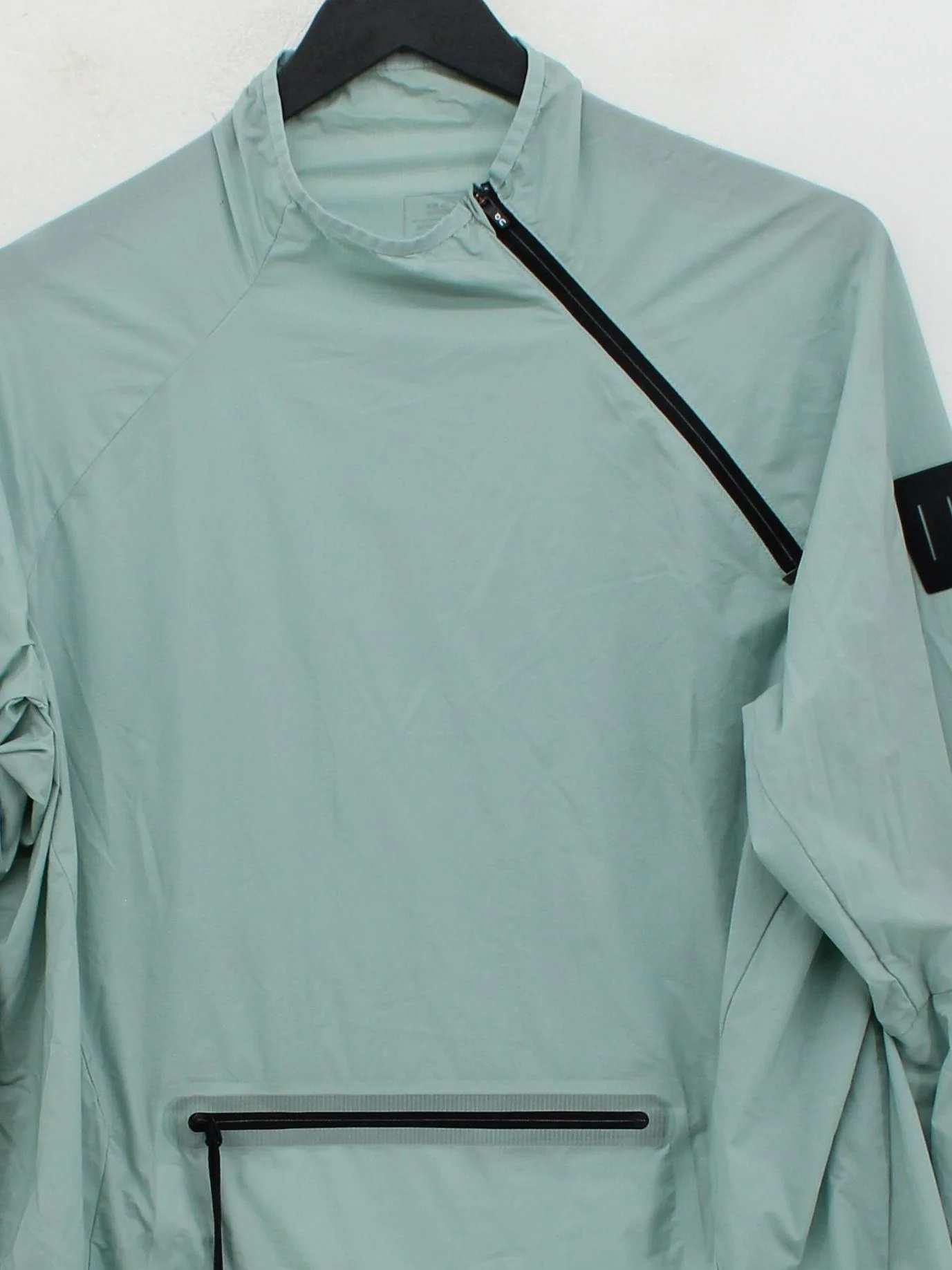 ON Running Windbreaker jacket green - Image 3