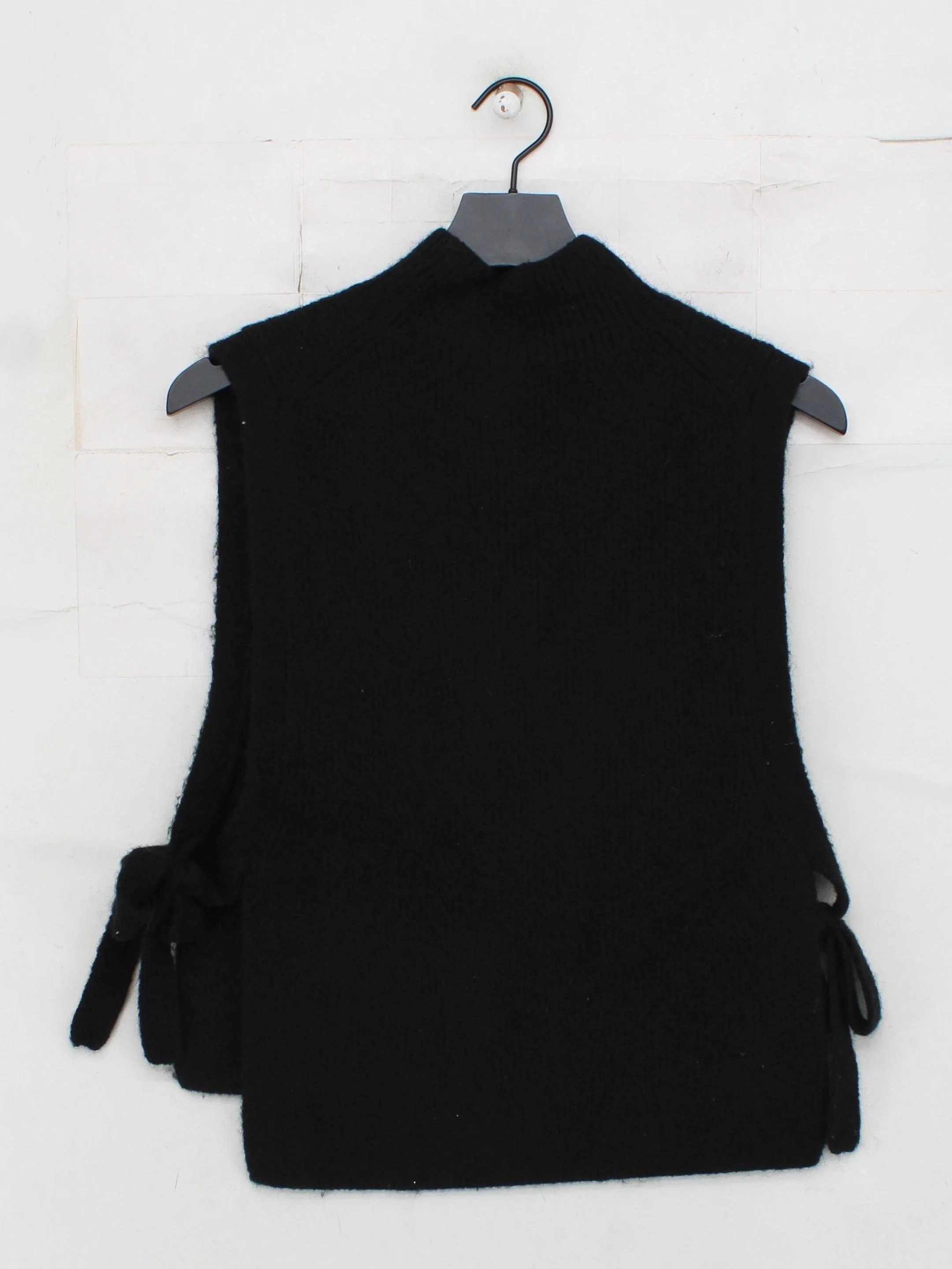& Other Stories Women's Jumper Black Wool with Polyester, Mohair, Spandex Vest - Image 2