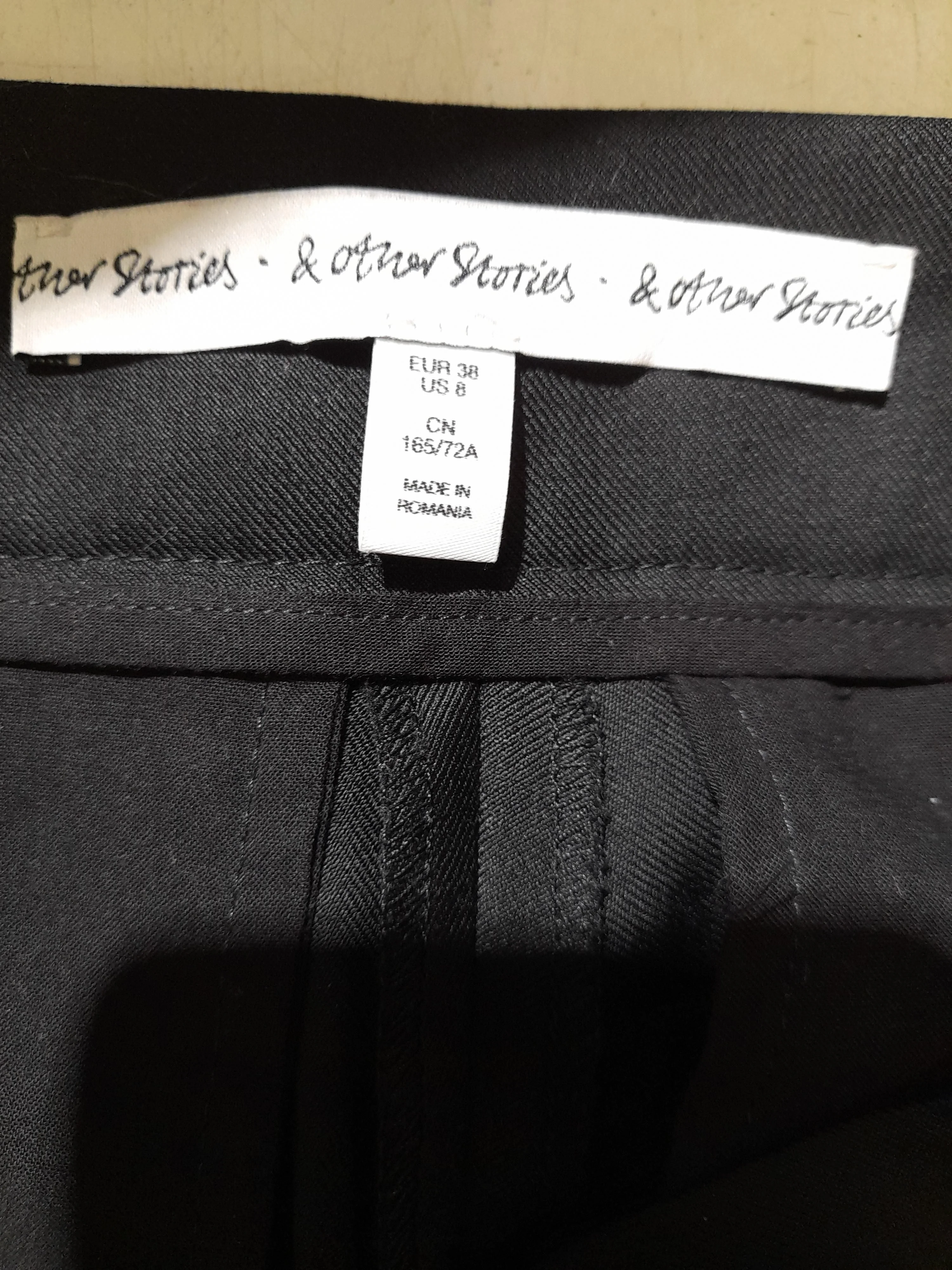 & Other Stories Women's Trousers UK 10 Black Polyester with Wool Cropped - Image 5