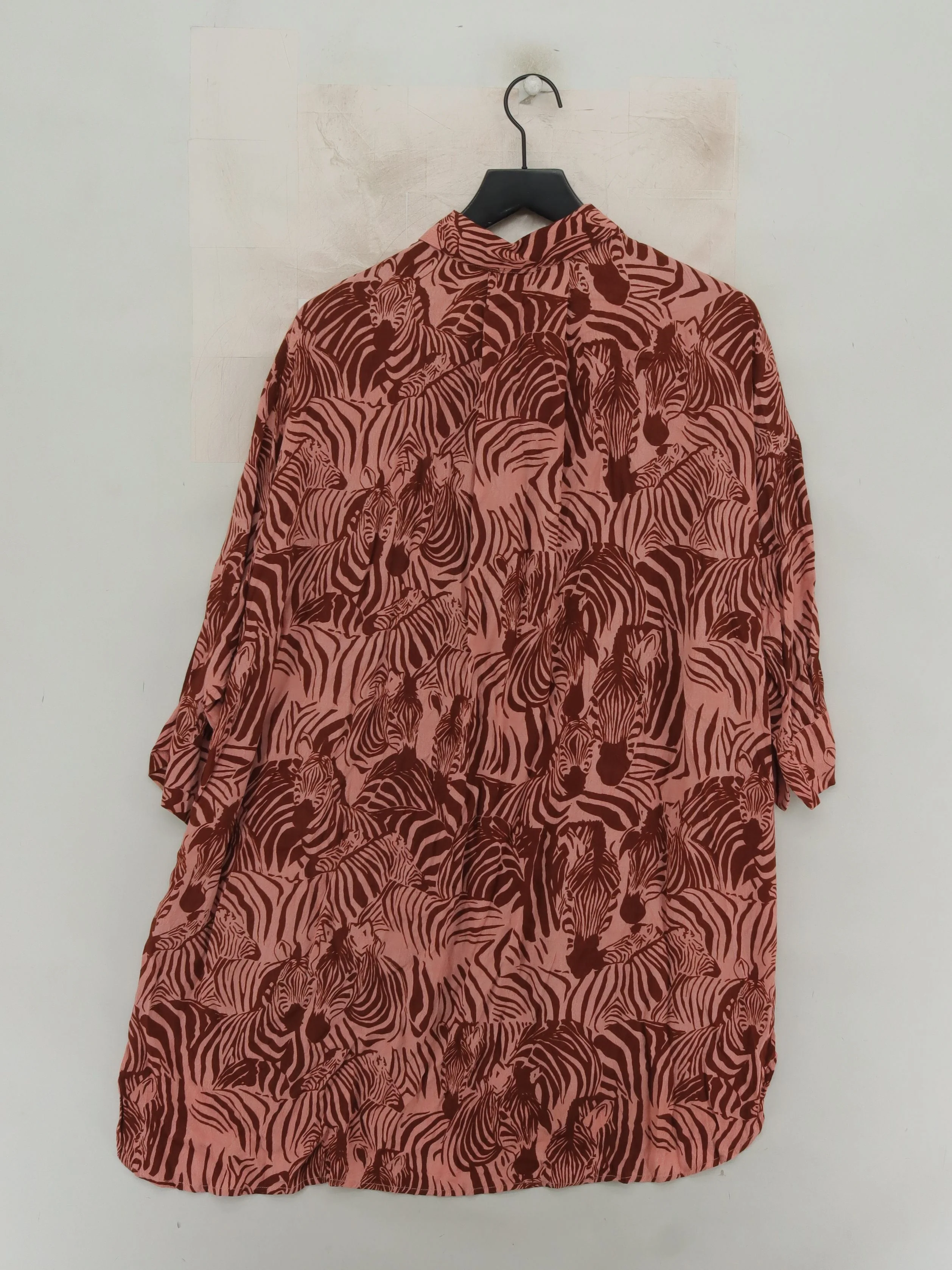 Parfois Women's Shirt Pink Animal Print 100% Viscose 3/4 Sleeve Collared Basic - Image 2