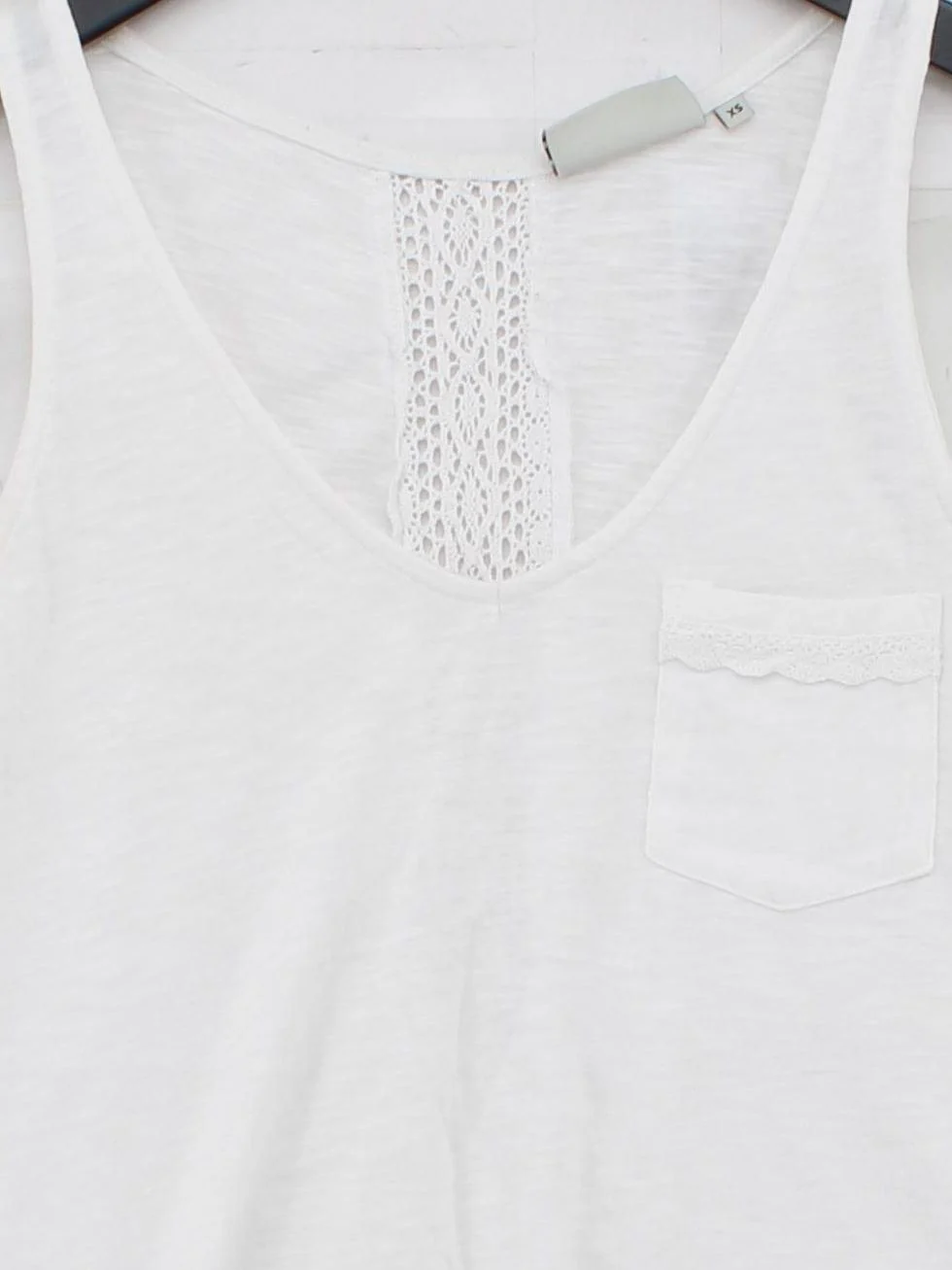 Passenger Women's T-Shirt XS White 100% Cotton Sleeveless V-Neck Basic - Image 3