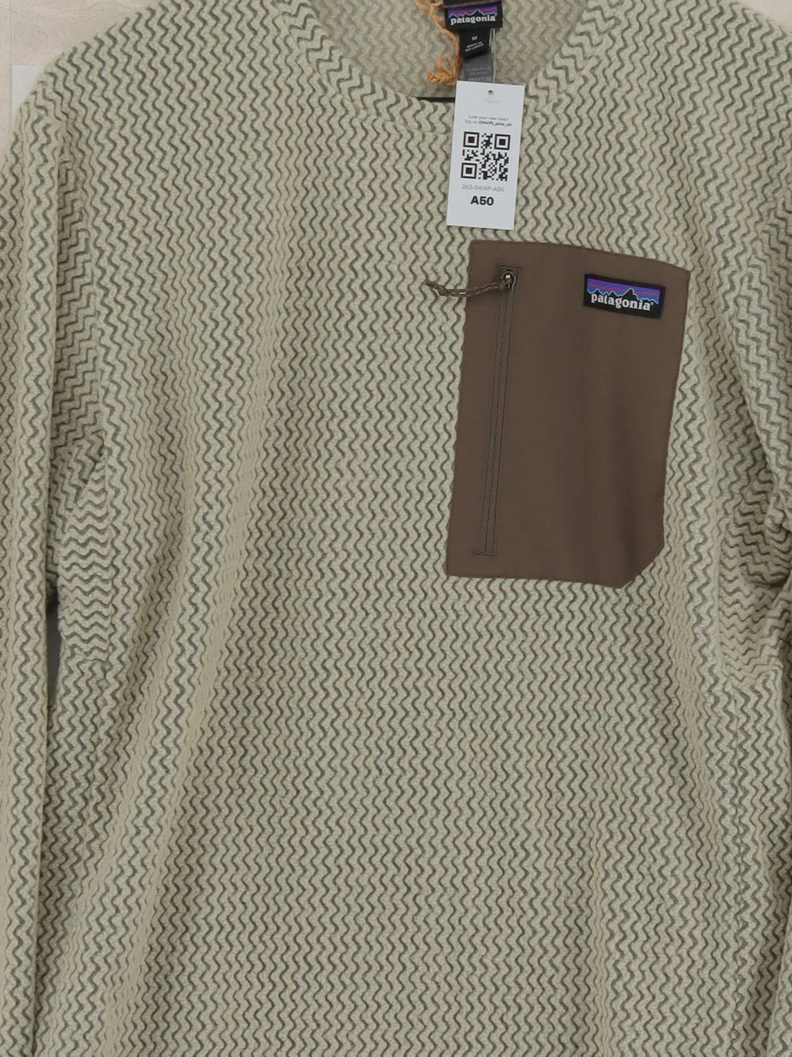 Patagonia Men's Jumper M Cream Geometric 100% Polyester Round Neck Pullover - Image 3