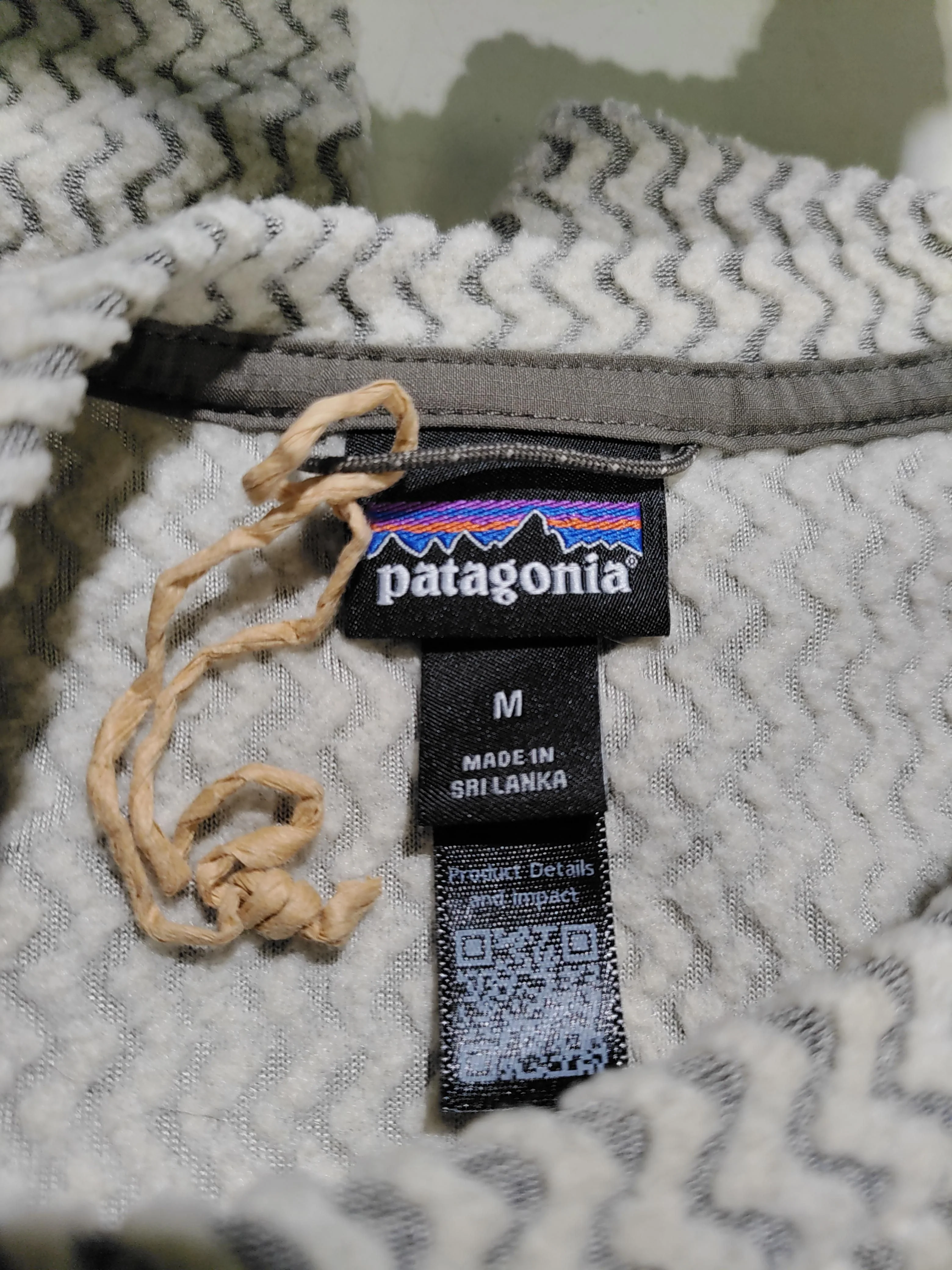 Patagonia Men's Jumper M Cream Geometric 100% Polyester Round Neck Pullover - Image 5