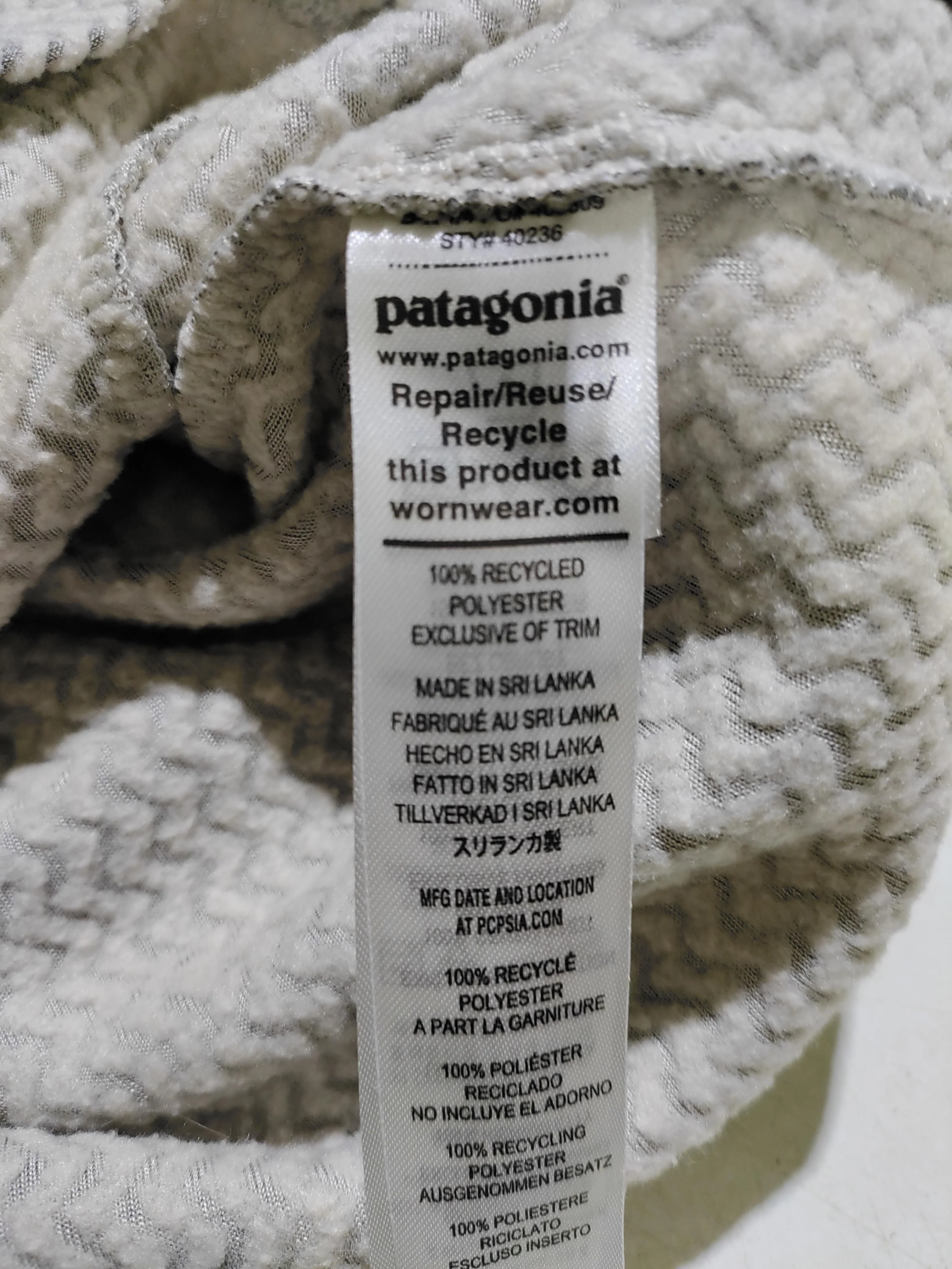Patagonia Men's Jumper M Cream Geometric 100% Polyester Round Neck Pullover - Image 6