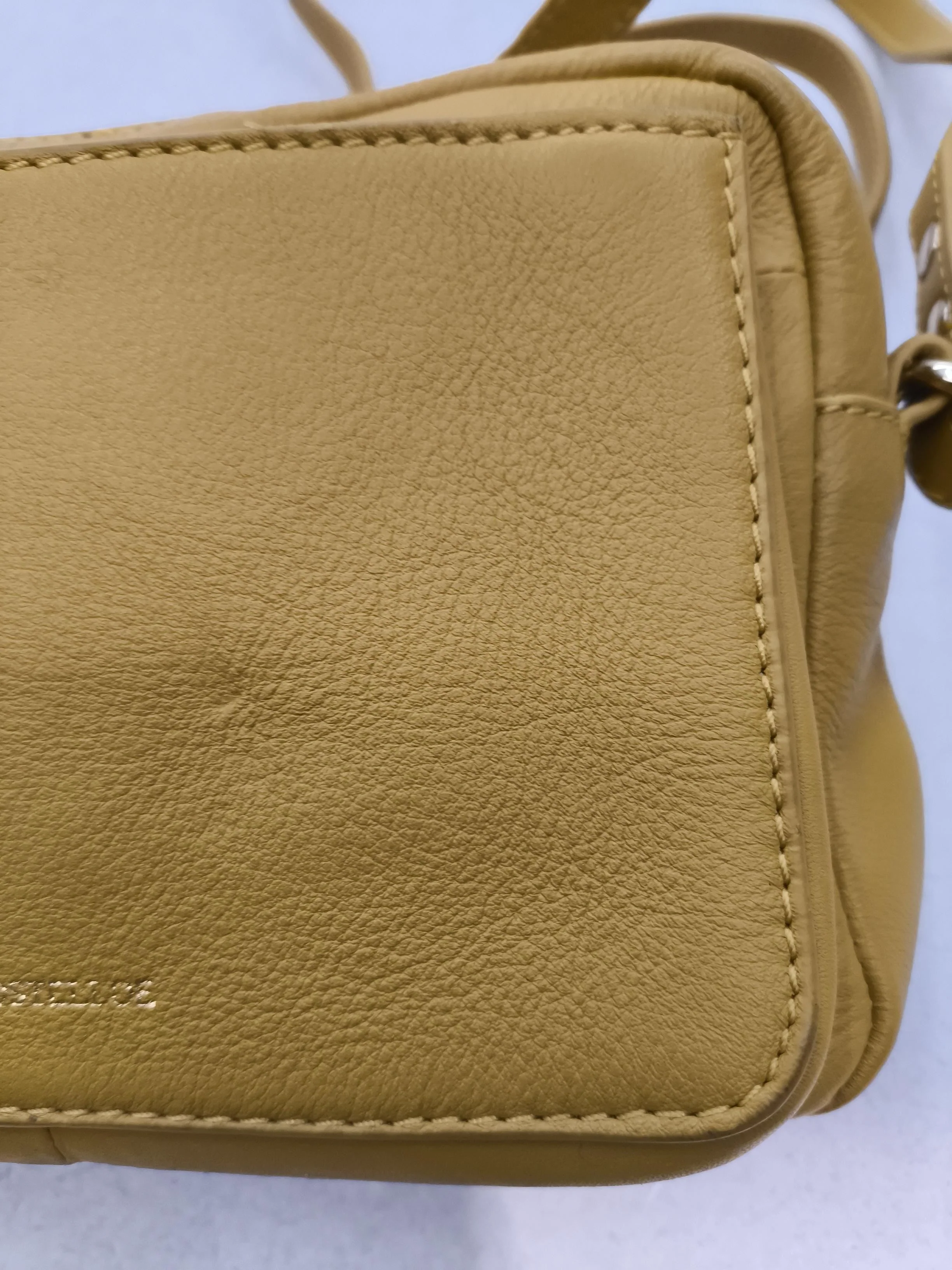 Paul Costelloe Women's Bag Yellow 100% Leather Crossbody - Image 3