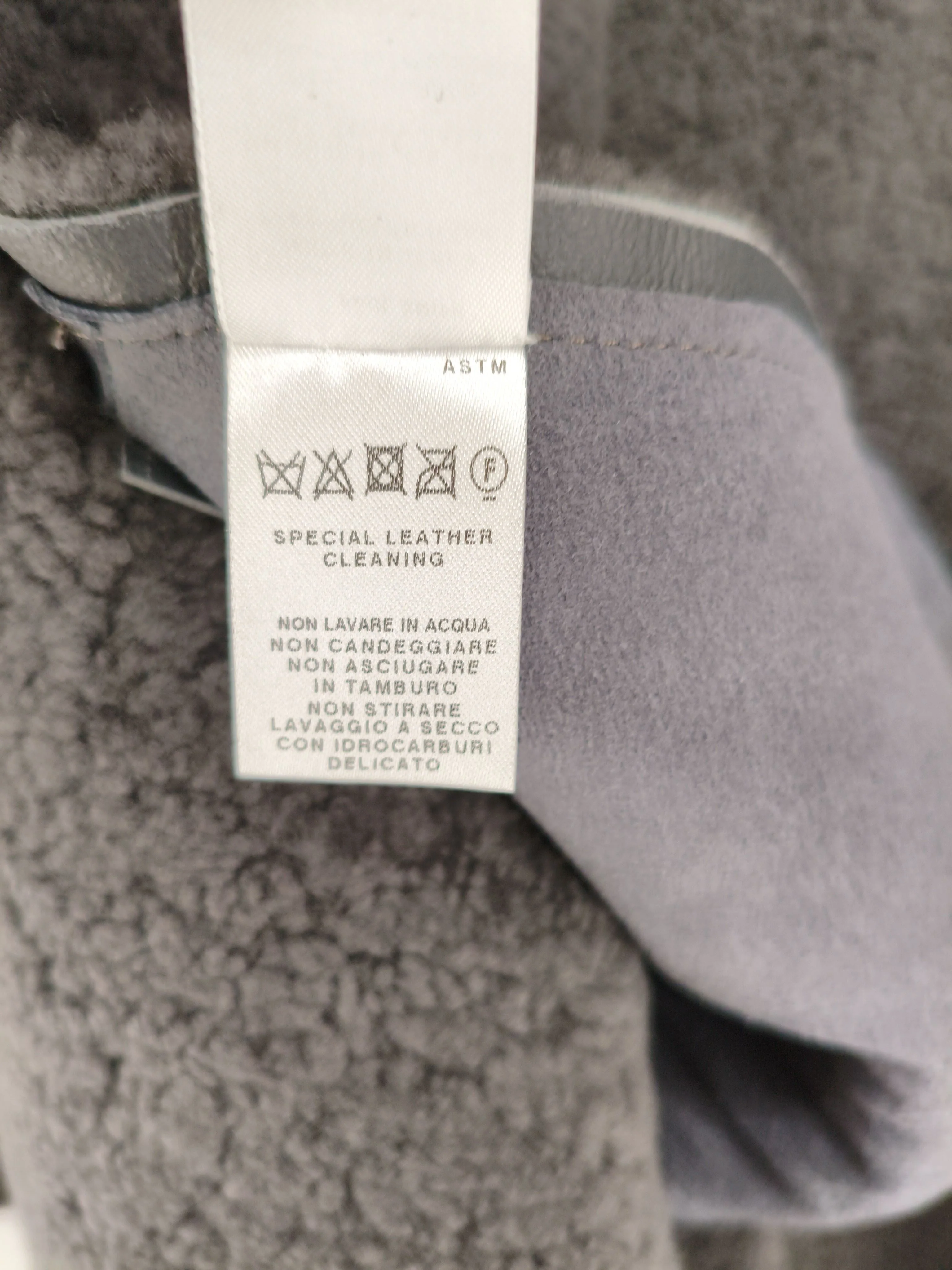 Paul Smith Women's Coat Chest: 40 in Grey 100% Faux Leather Overcoat - Image 7
