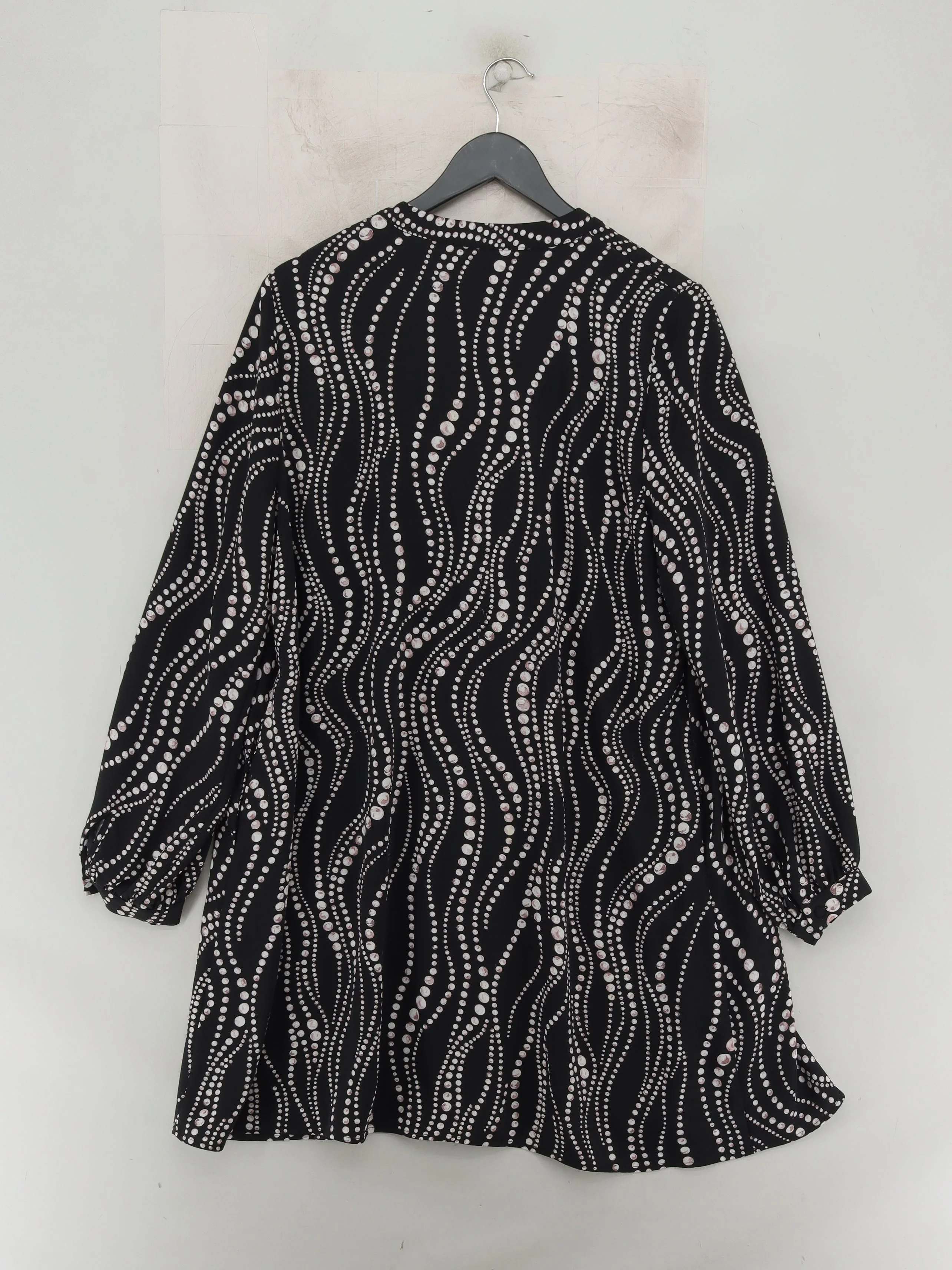 Phase Eight Women's Top M Black 100% Polyester Long Sleeve V-Neck Basic - Image 2