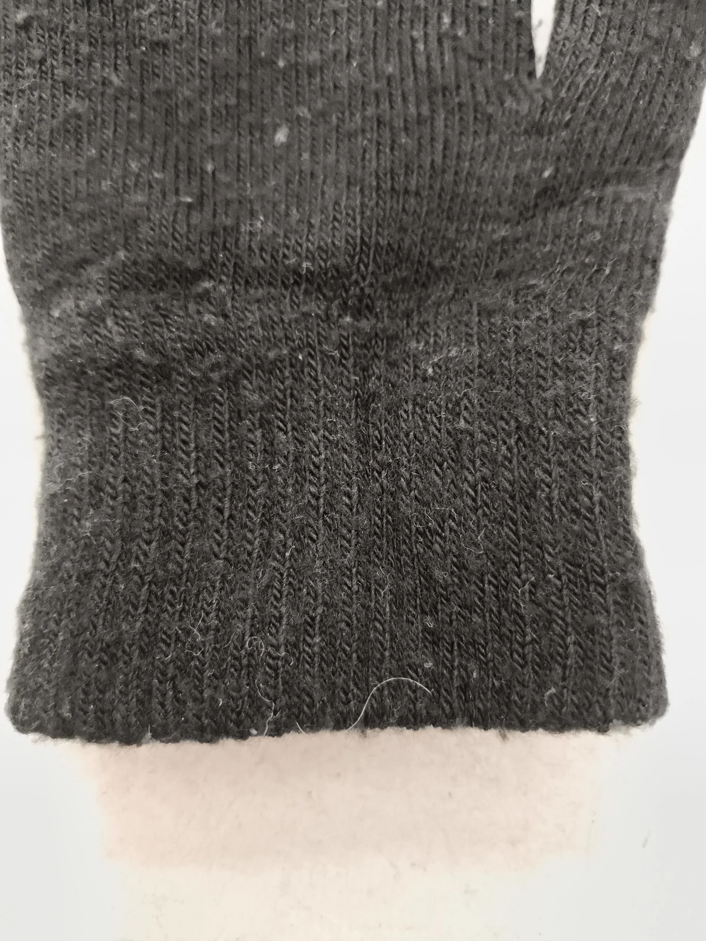 Puma Men's Gloves M Black 100% Wool Glove - Image 4