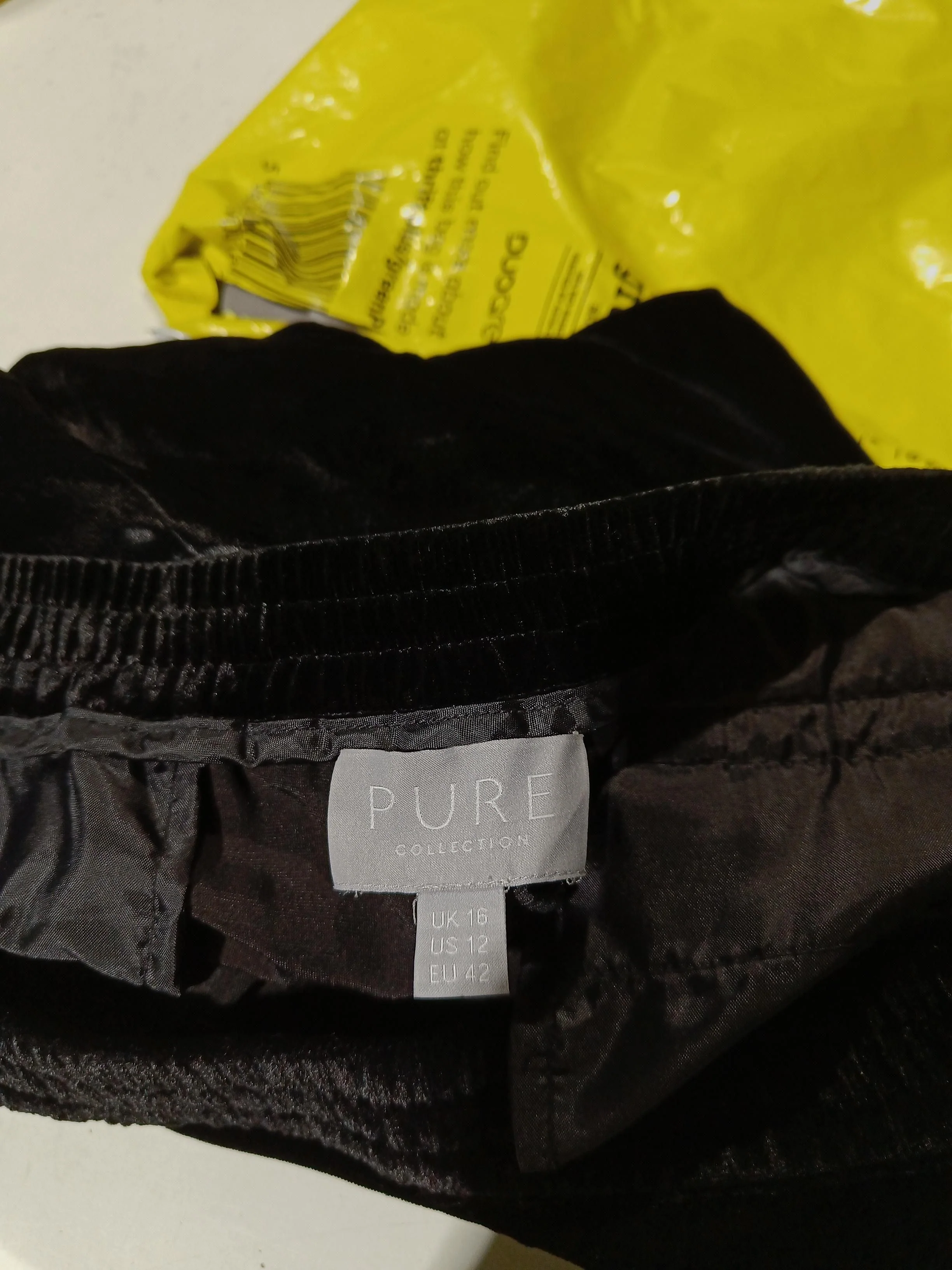 Pure Collection Women's Trousers UK 16 Black Viscose with Polyamide Cropped - Image 5