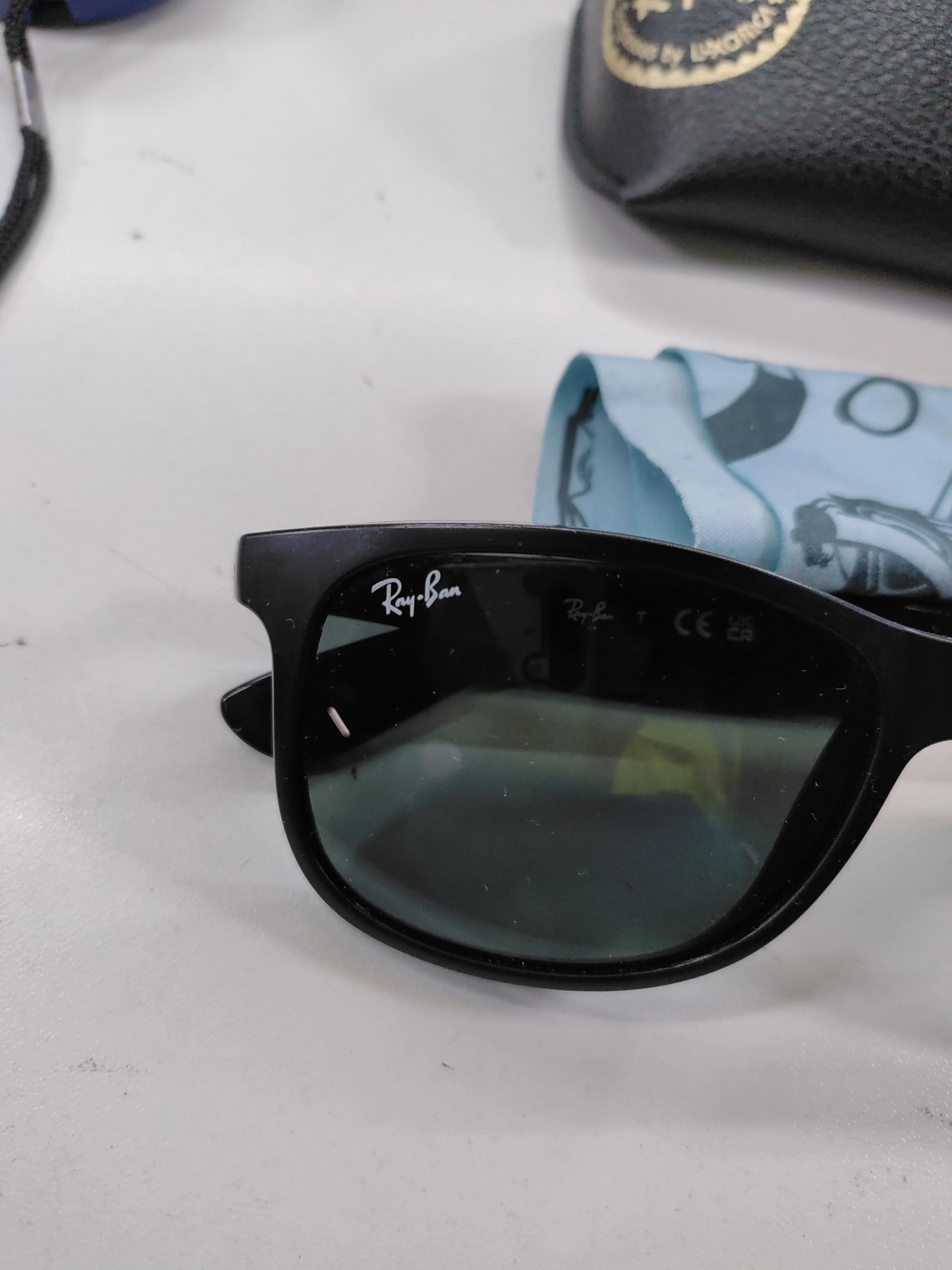 Ray-Ban Men's Sunglasses Black Oval - Image 5