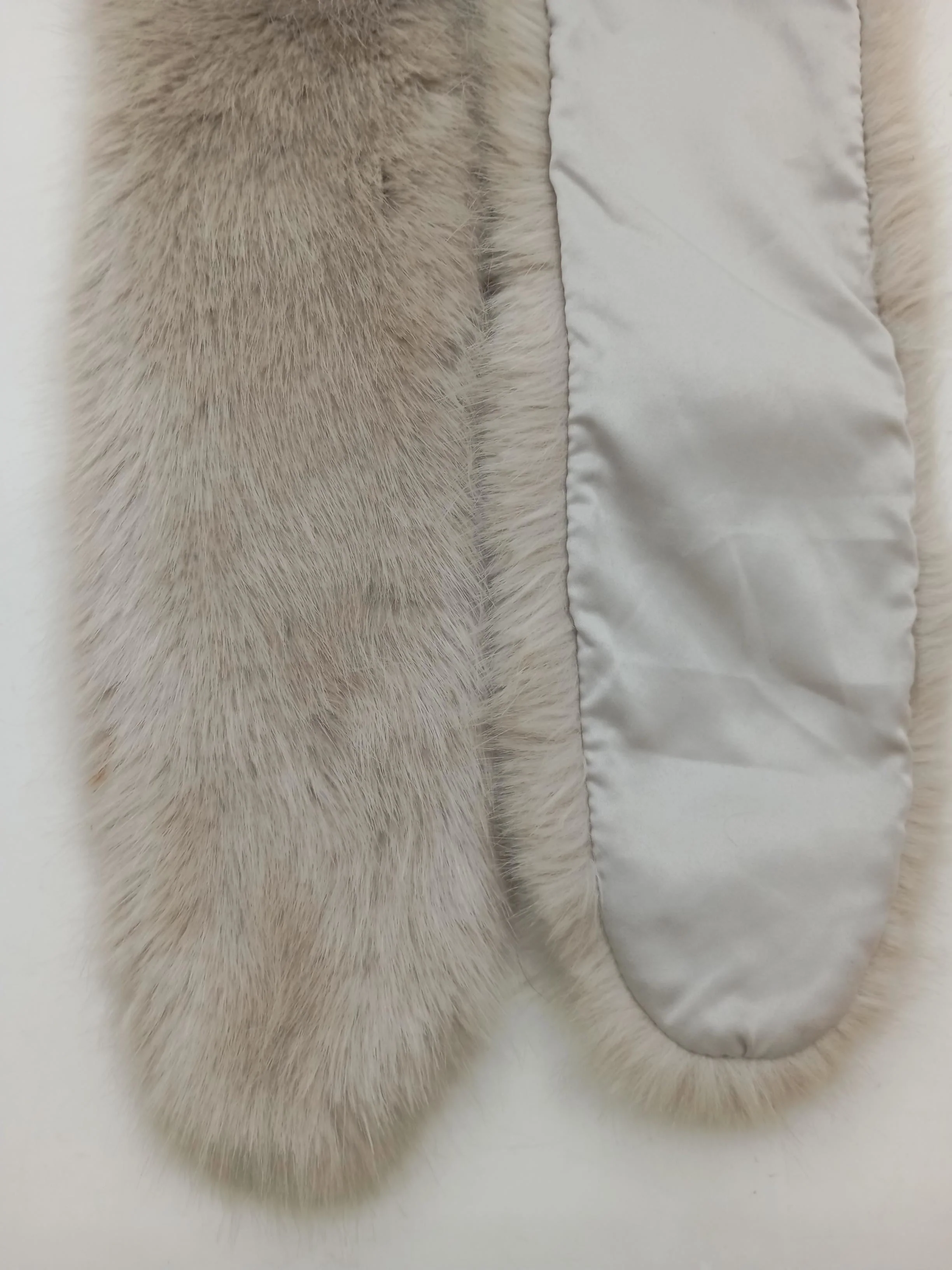 Reiss Women's Scarf Cream 100% Faux Fur Rectangle Scarf - Image 4