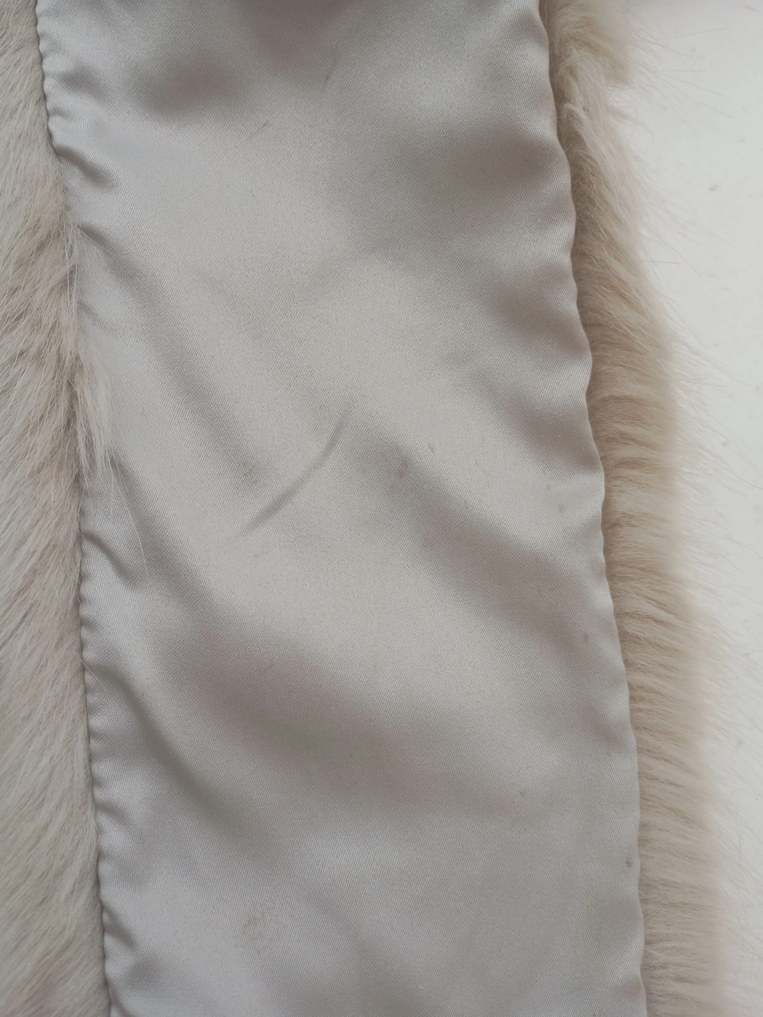 Reiss Women's Scarf Cream 100% Faux Fur Rectangle Scarf - Image 5