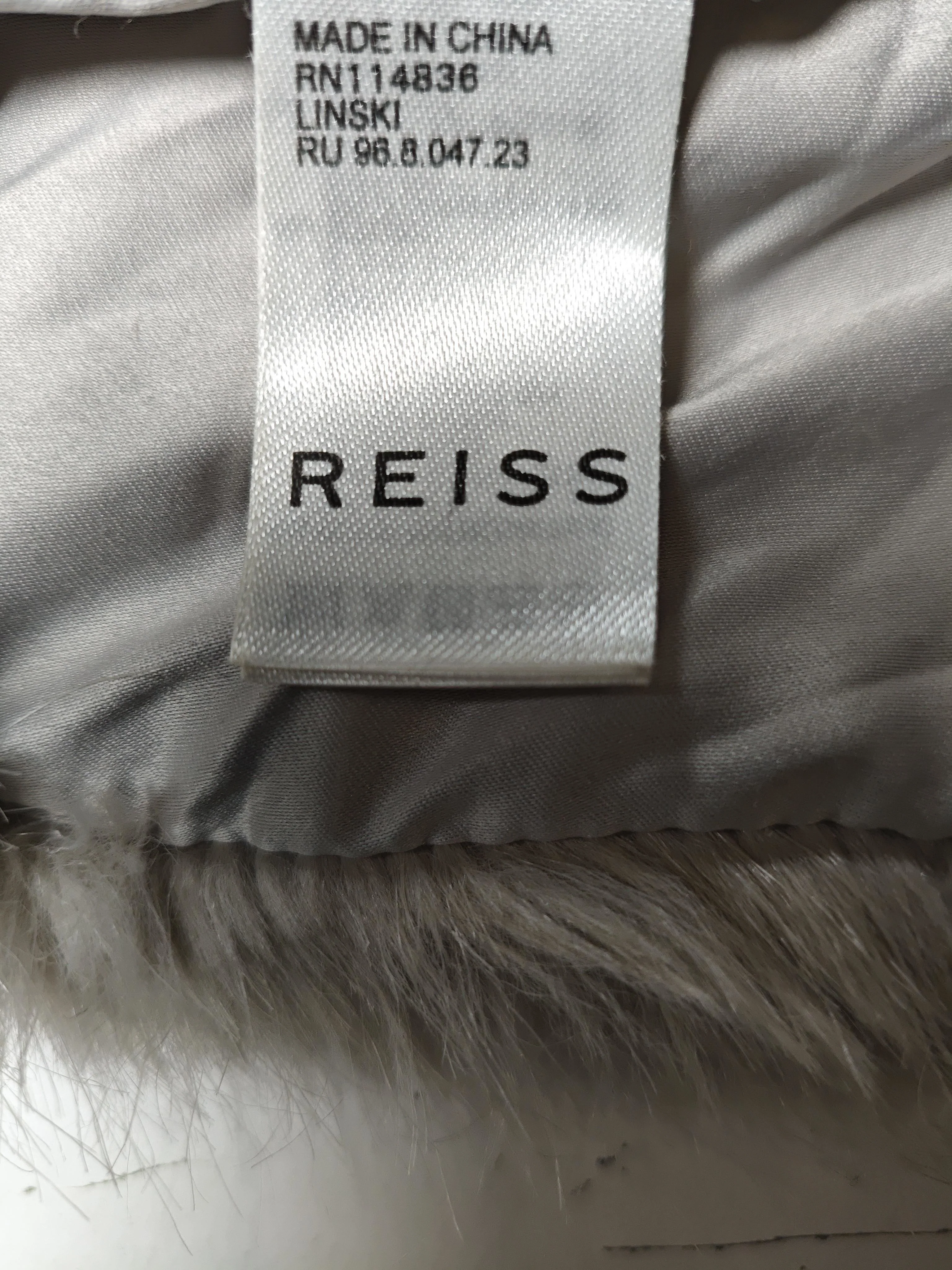 Reiss Women's Scarf Cream 100% Faux Fur Rectangle Scarf - Image 7