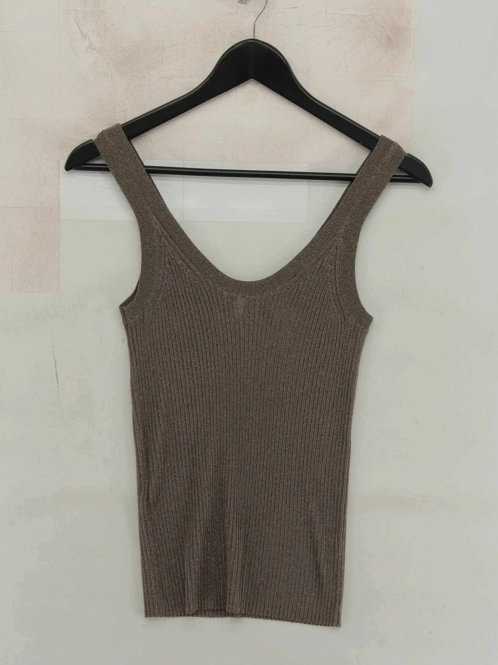 Reiss Women's T-Shirt M Brown Viscose with Polyester Sleeveless V-Neck Basic - Image 2