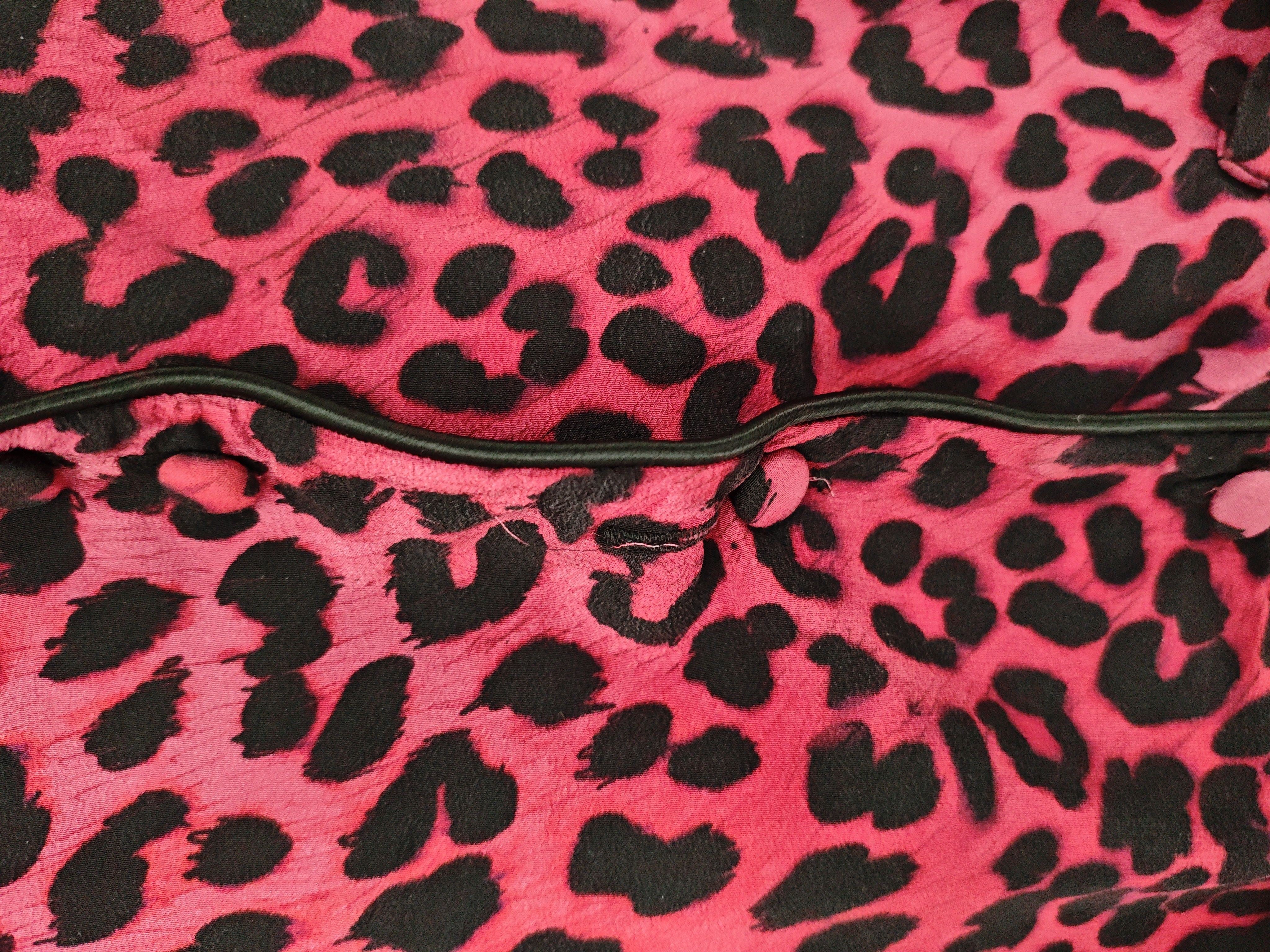 Rockins Women's Shirt M Red Animal Print 100% Silk Long Sleeve Collared Basic - Image 5