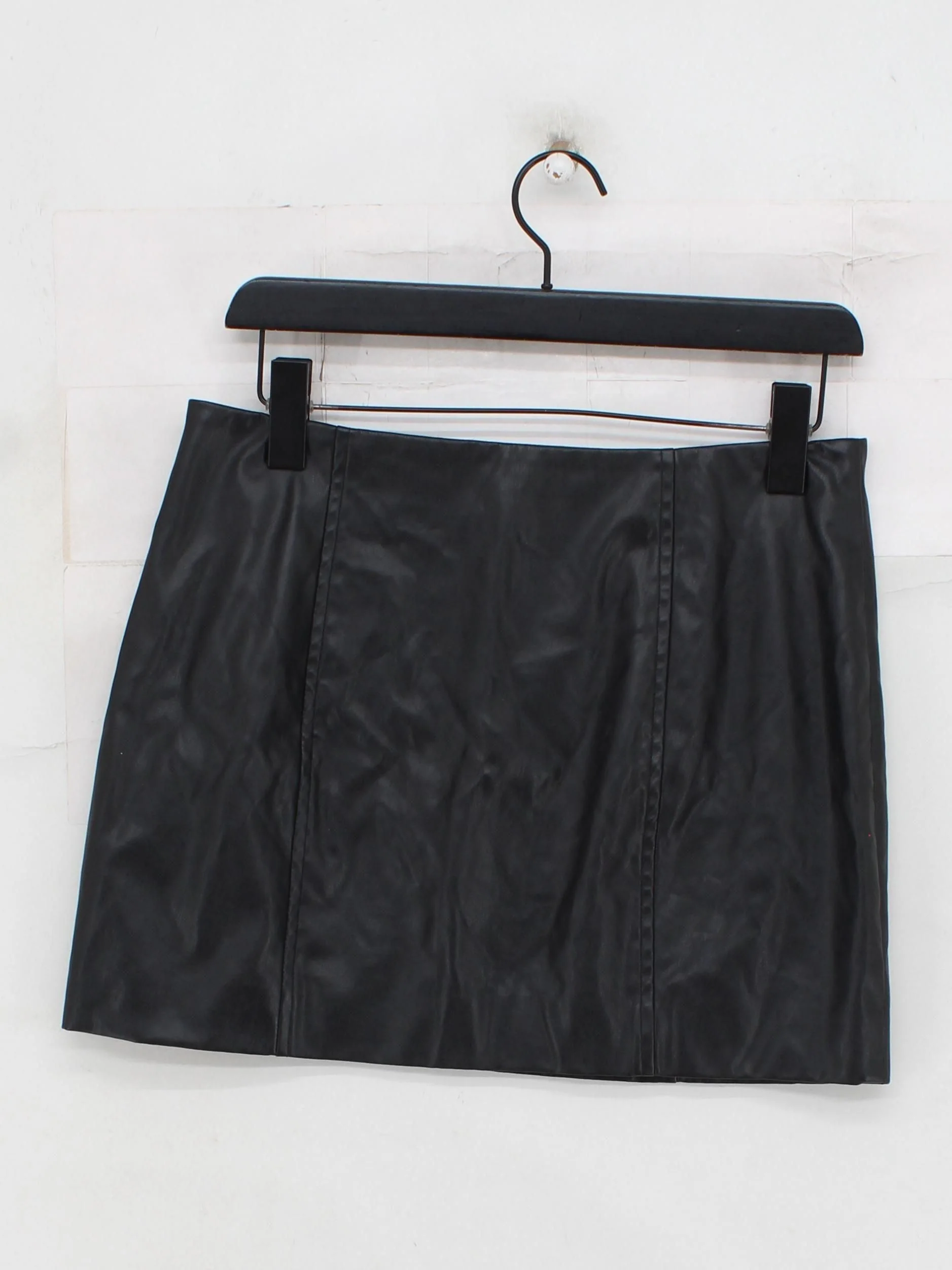Simmi London Women's Mini Skirt UK 12 Black Faux Leather with Polyester Mini - Image 2