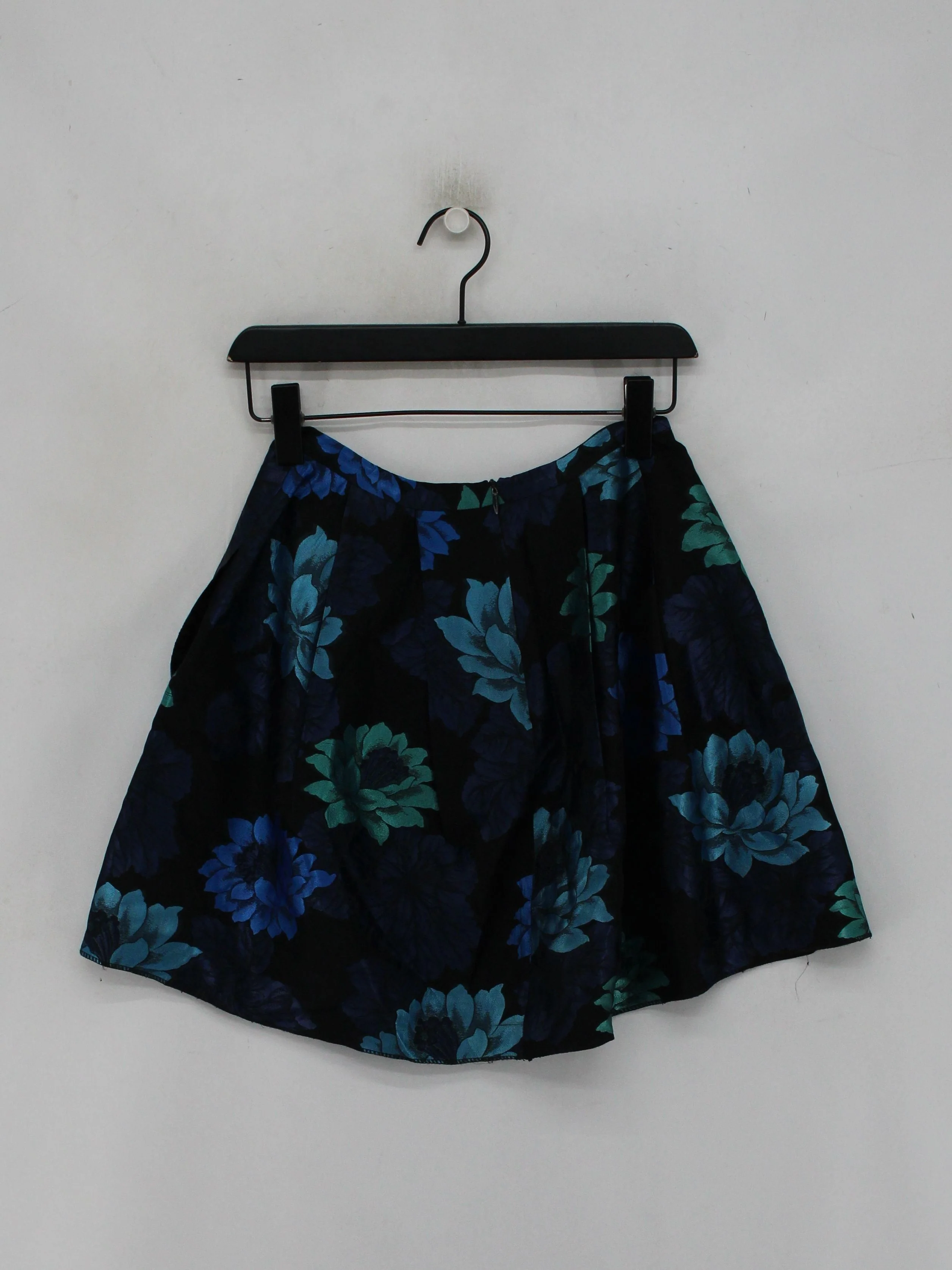 Tara Jarmon Women's Mini Skirt UK 8 Black Floral Acetate with Viscose Short Mini - Image 2