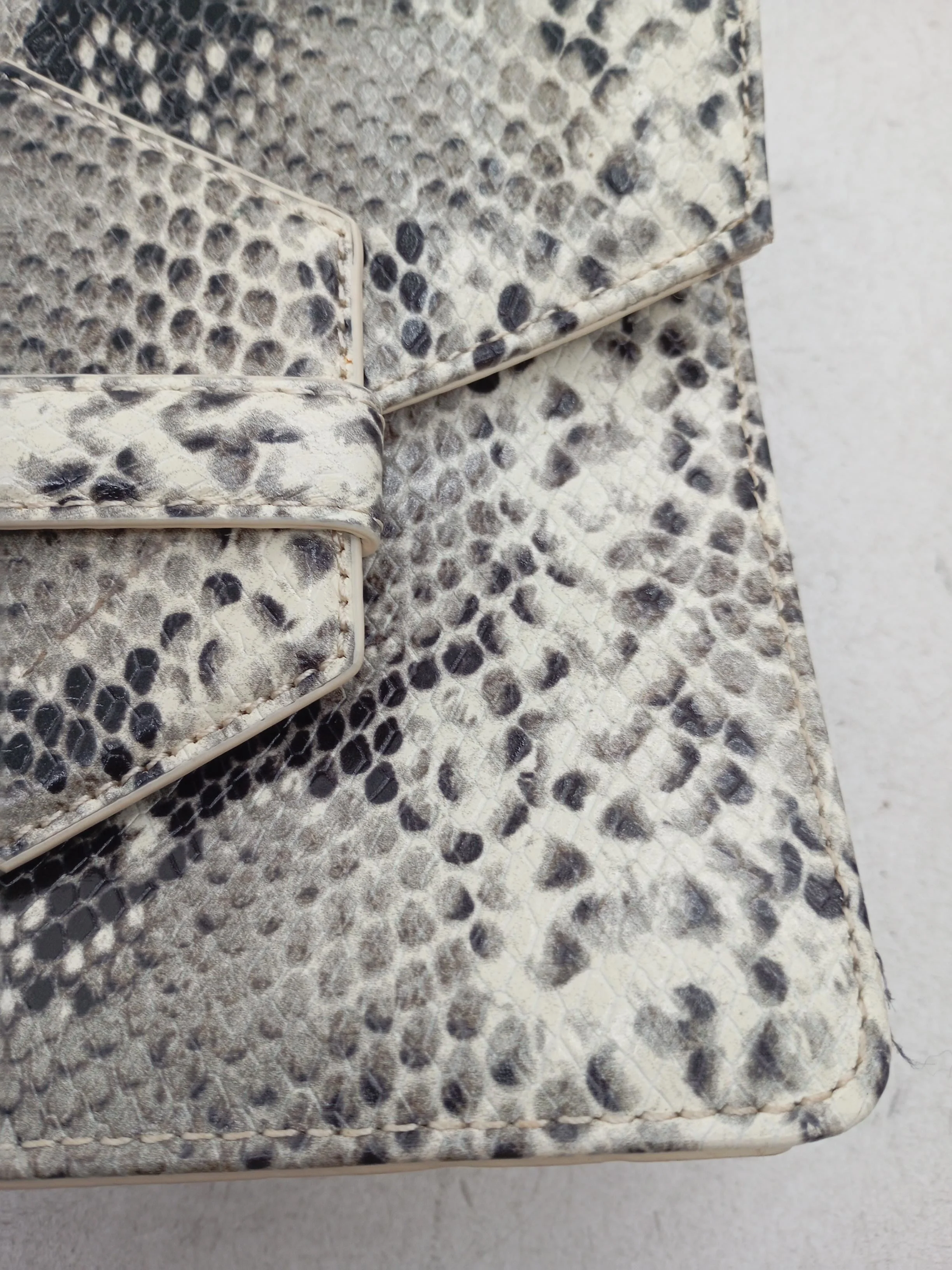 Ted Baker Women's Bag Grey Animal Print 100% Faux Leather Shoulder Bag - Image 3