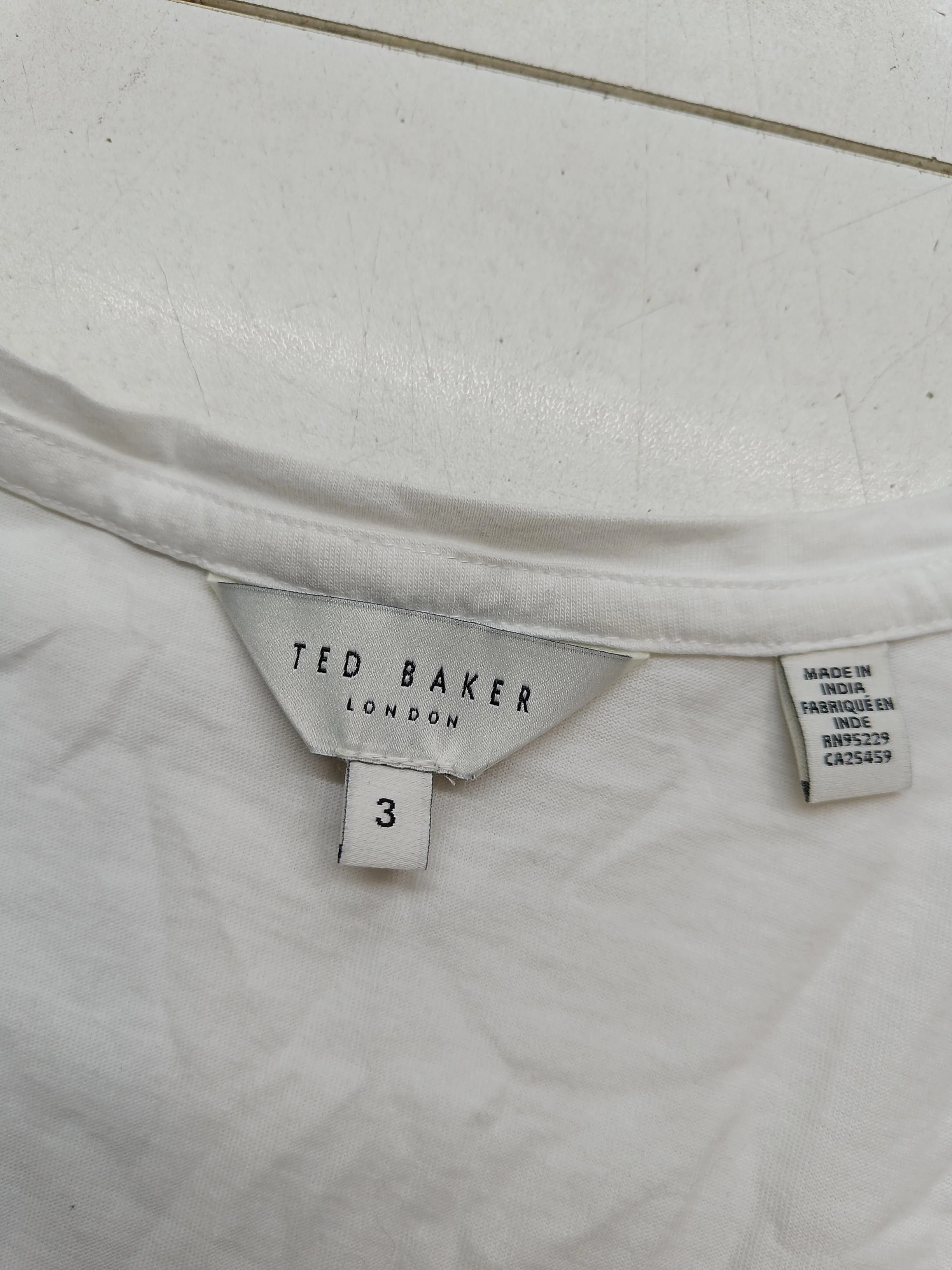 Ted Baker Women's T-Shirt M White 100% Cotton Short Sleeve V-Neck Basic - Image 5