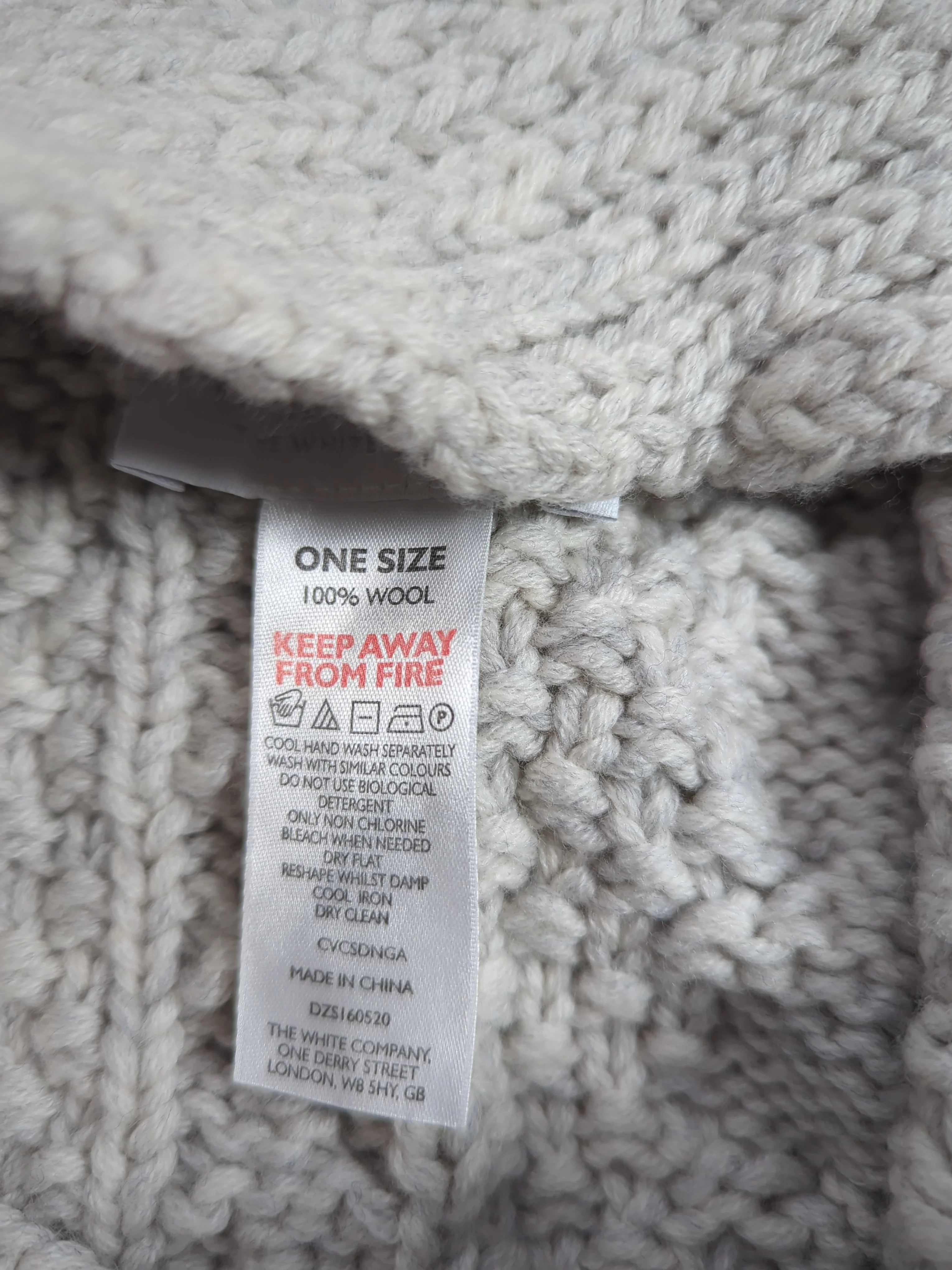 The White Company Men's Scarf Grey 100% Wool Scarf - Image 6