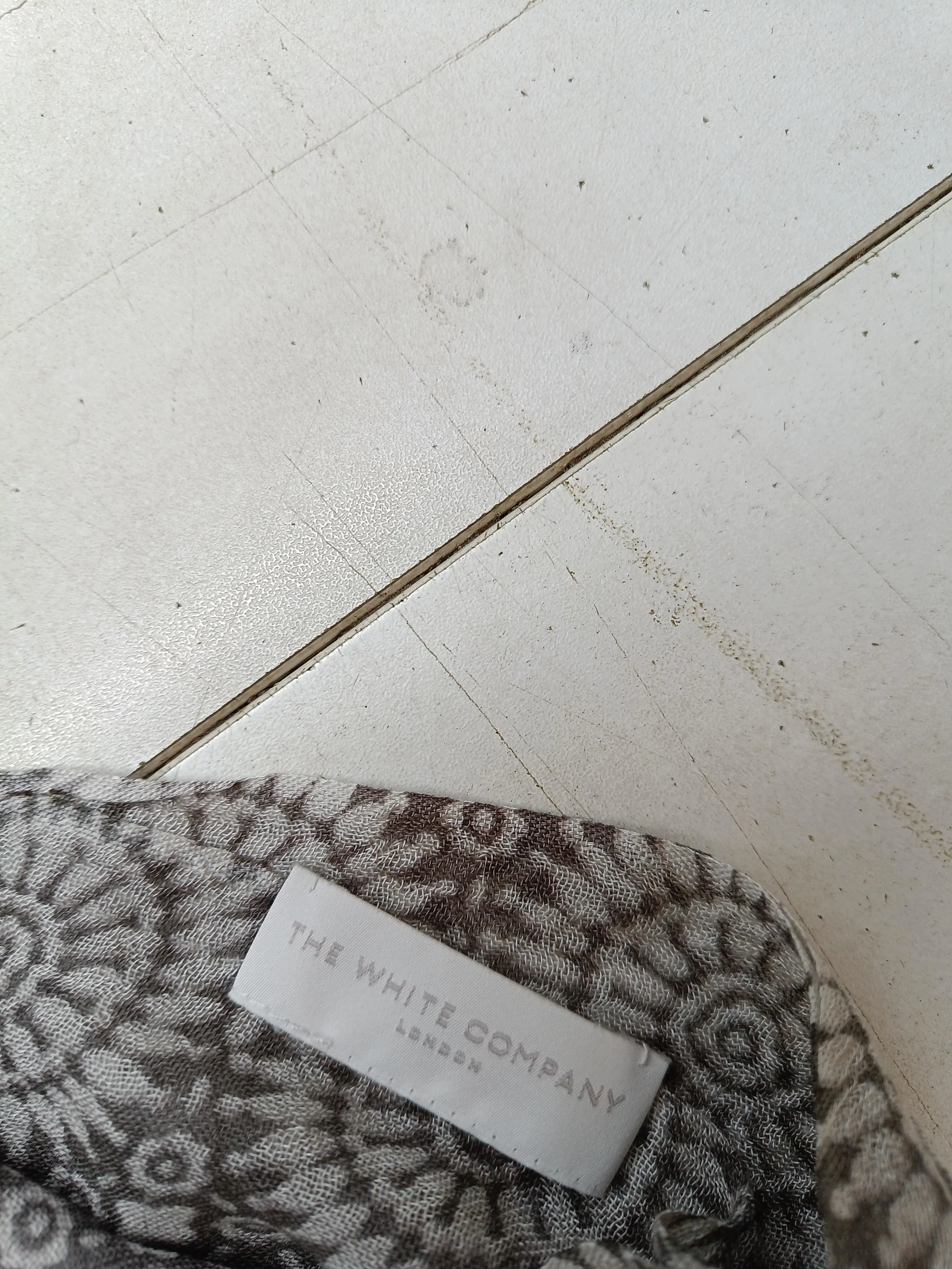The White Company Men's Scarf Grey Geometric 100% Other Scarf - Image 6