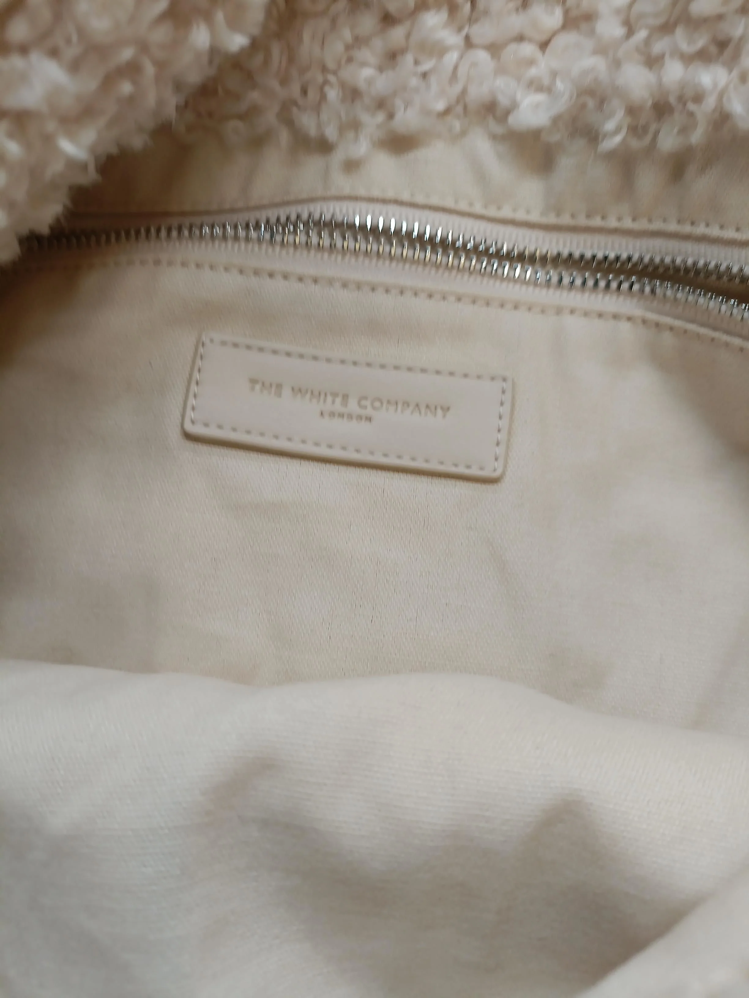 The White Company Women's Bag Cream 100% Faux Fur Tote - Image 5