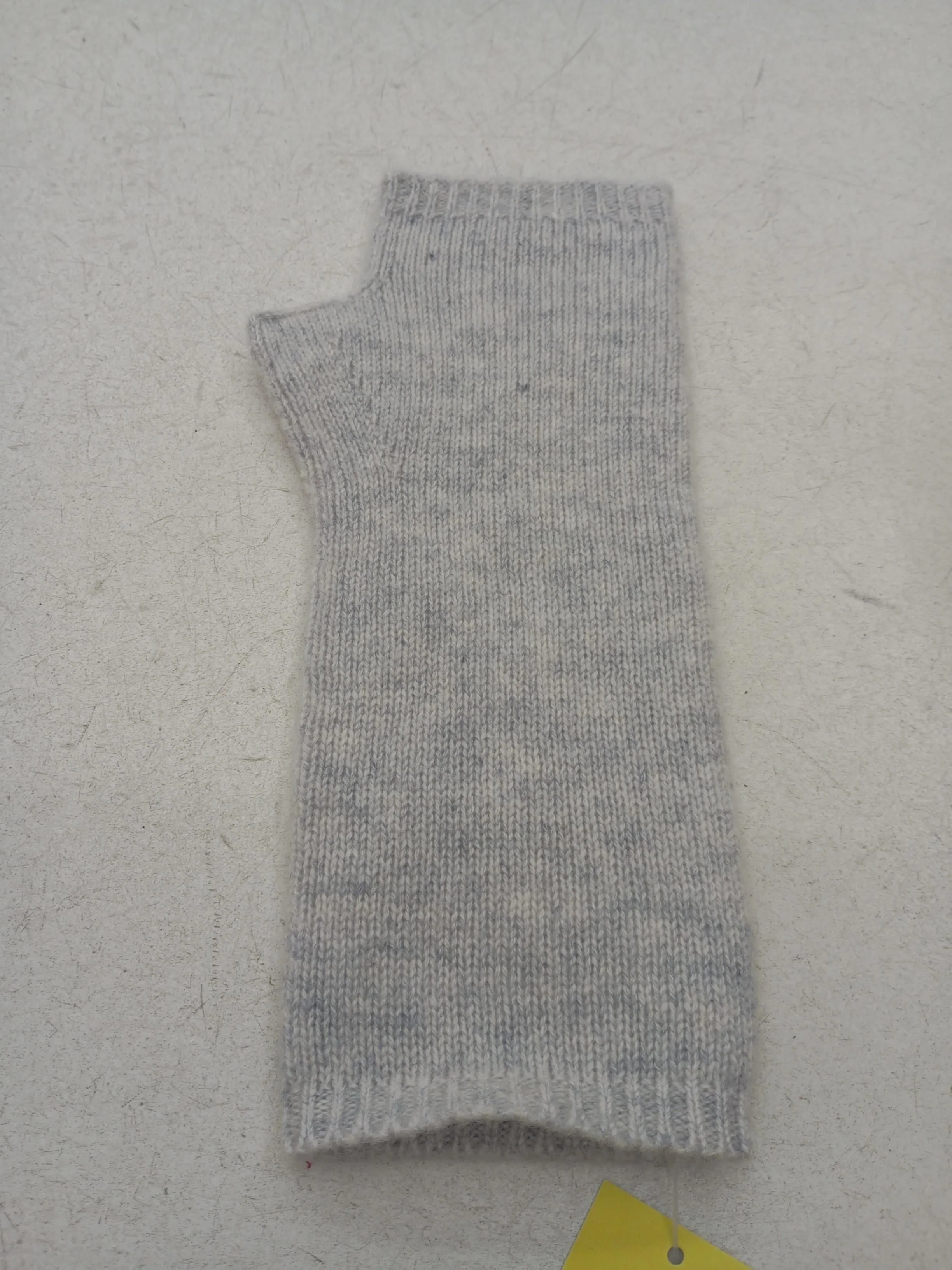 The White Company Women's Gloves M Grey 100% Cashmere Arm Warmer - Image 3