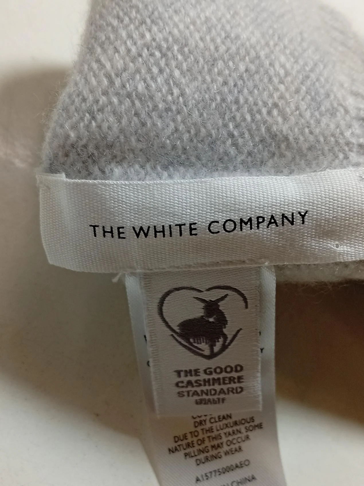The White Company Women's Gloves M Grey 100% Cashmere Arm Warmer - Image 5
