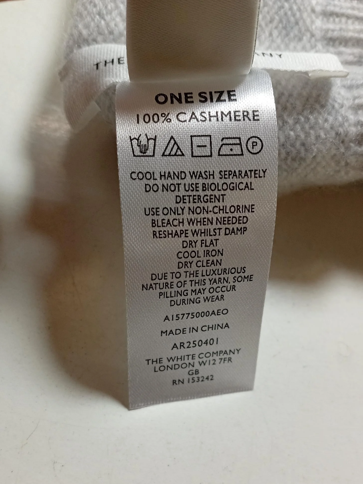 The White Company Women's Gloves M Grey 100% Cashmere Arm Warmer - Image 6