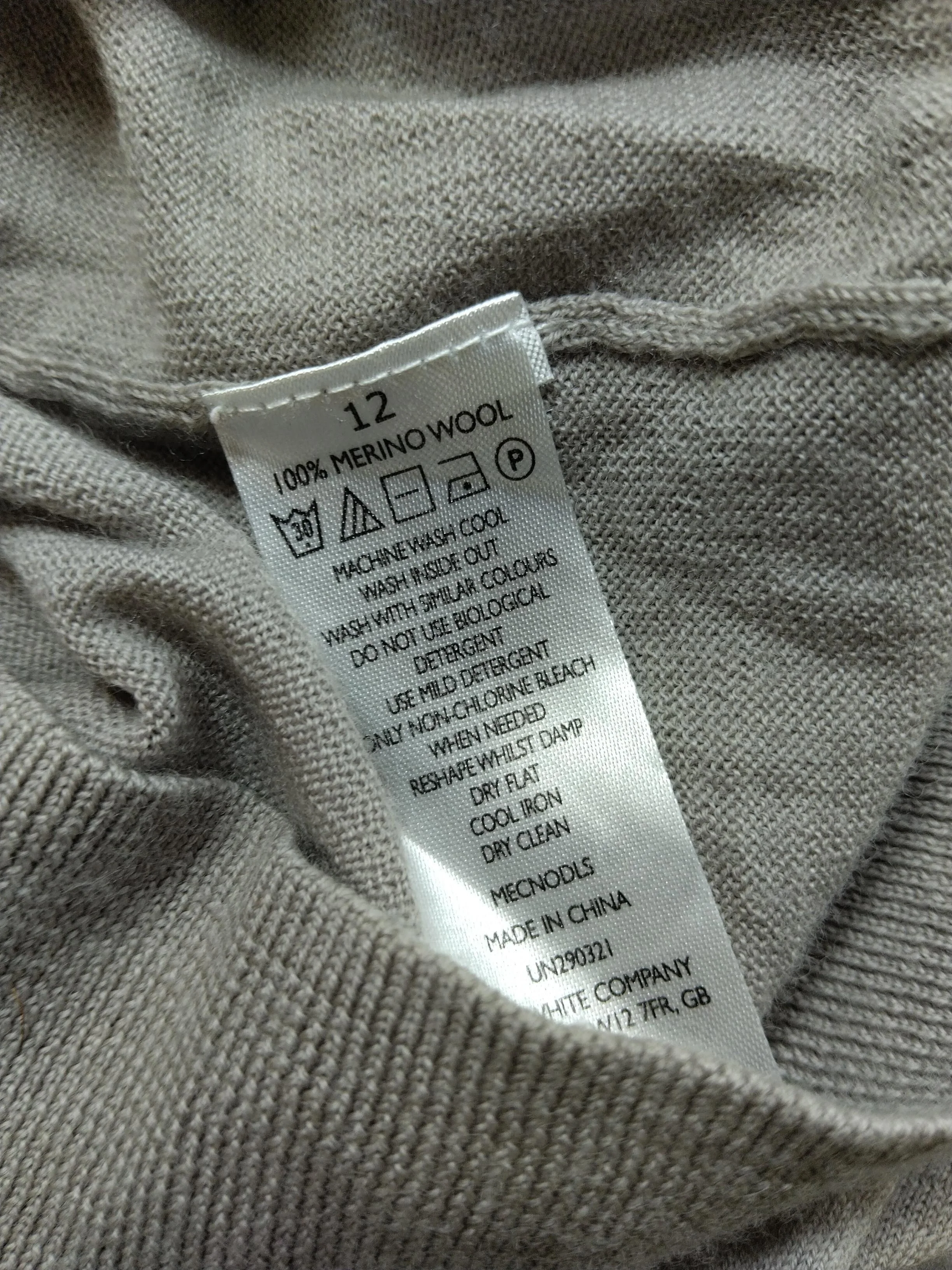 The White Company Women's Jumper UK 12 Tan 100% Wool V-Neck Pullover - Image 7