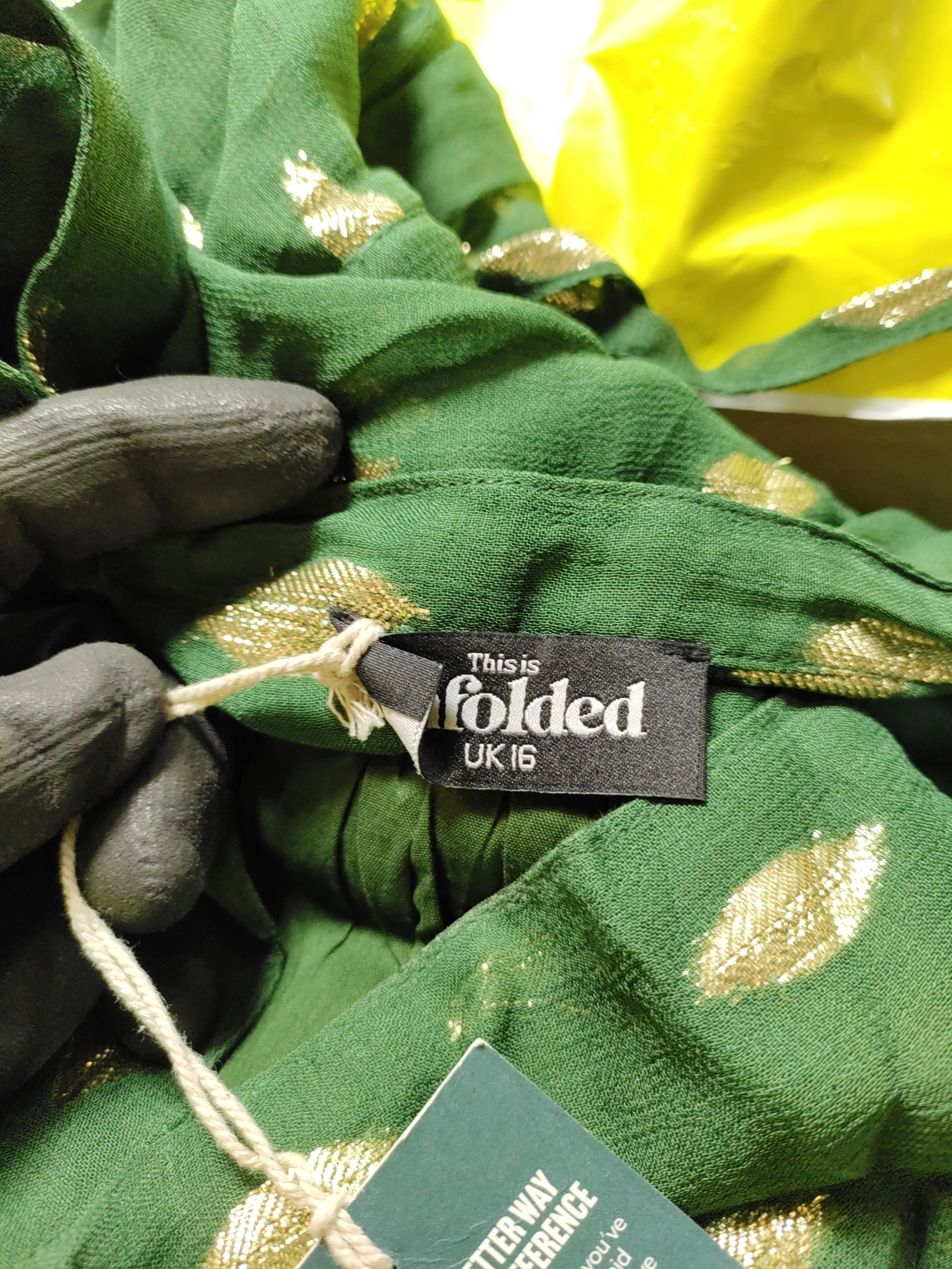 This is Unfolded Maxi Dress UK16 in Green - Image 5